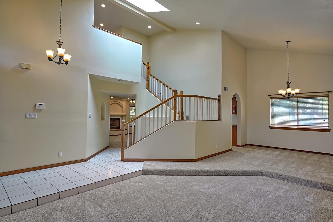 8810 GREENARBOR Road NE