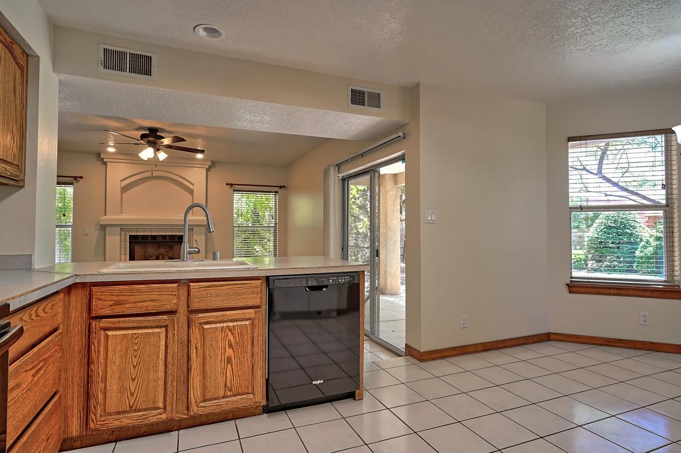 8810 GREENARBOR Road NE