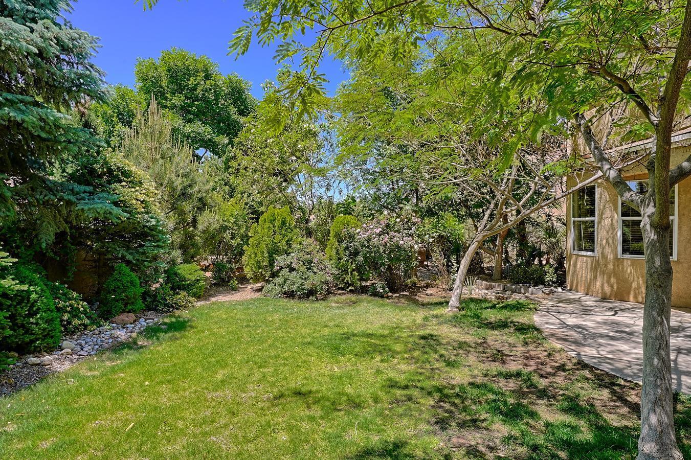 8810 GREENARBOR Road NE