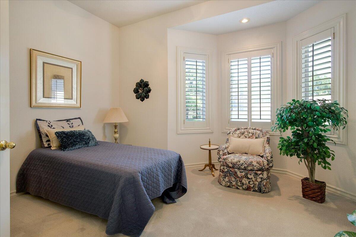 11113 COUNTRY CLUB Drive NE