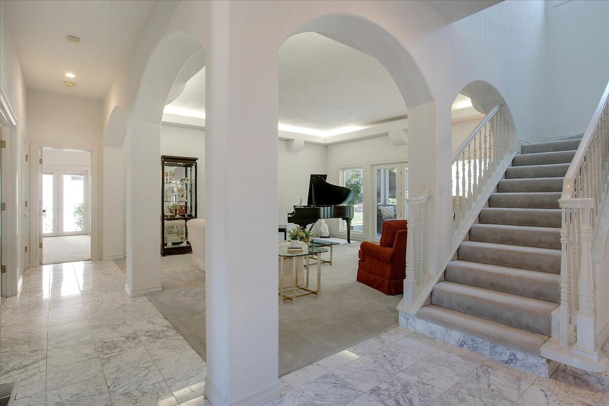 11113 COUNTRY CLUB Drive NE