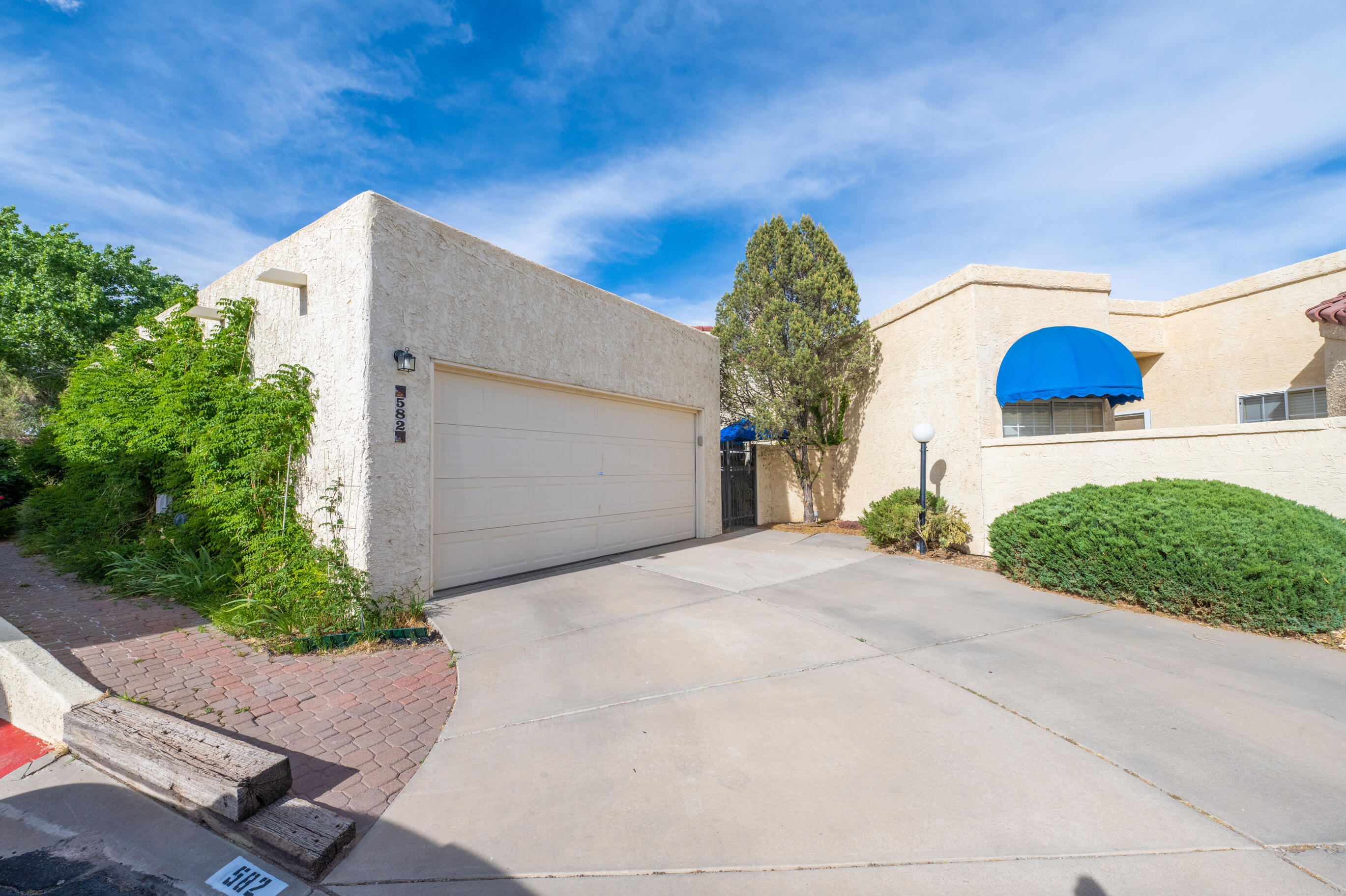 582 EASTLAKE Drive SE