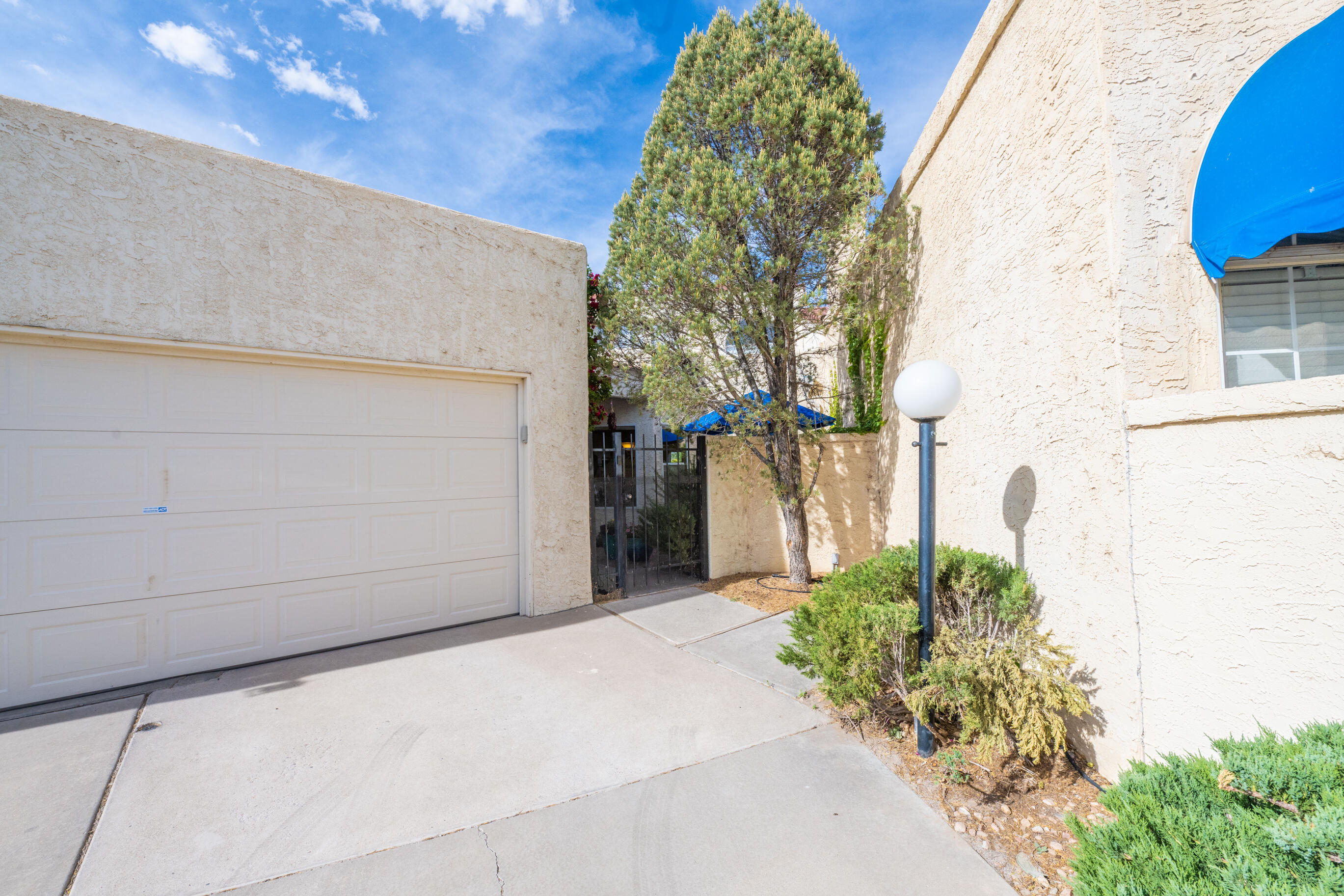582 EASTLAKE Drive SE