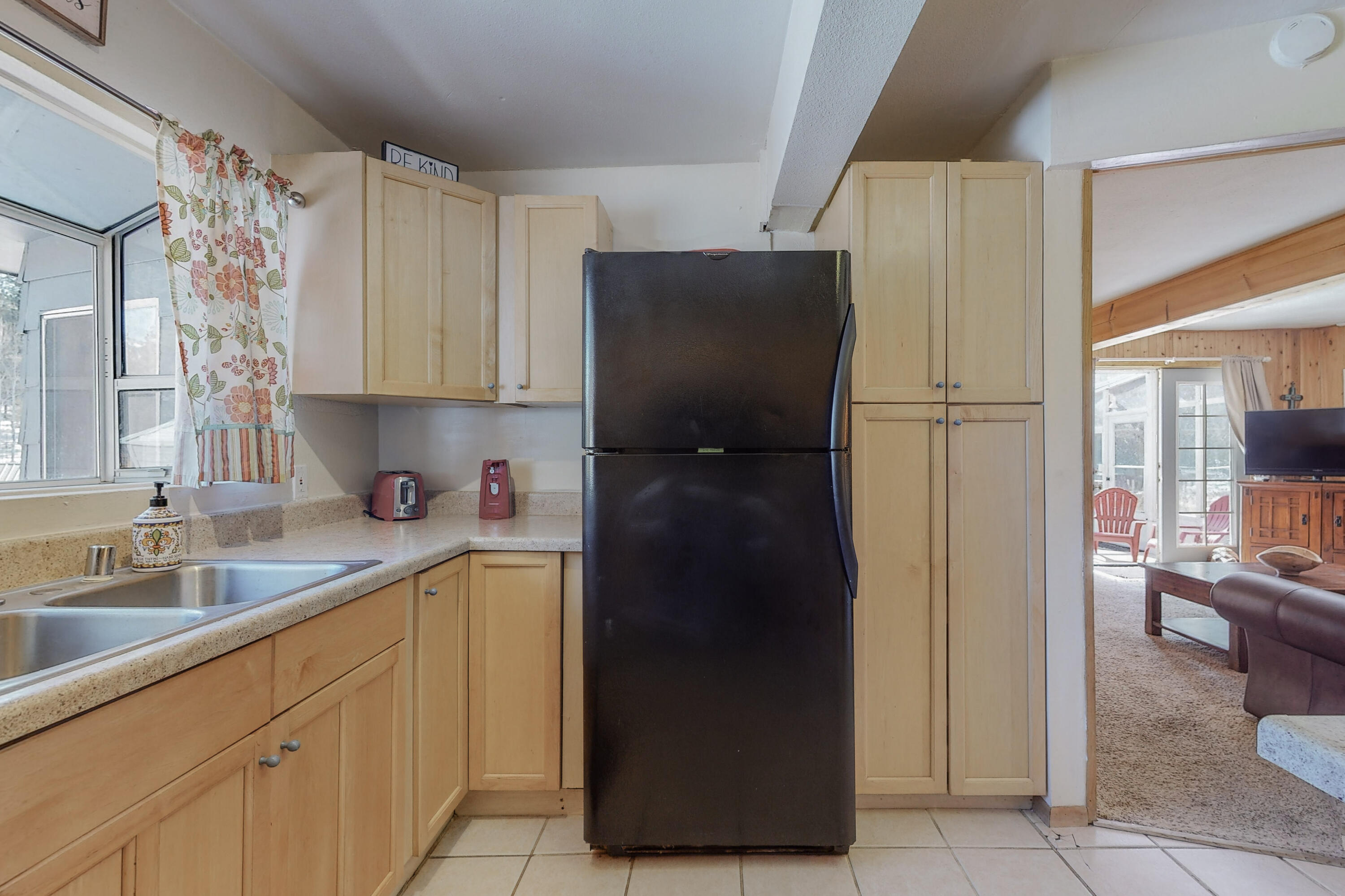 402 HIDDEN VALLEY Road
