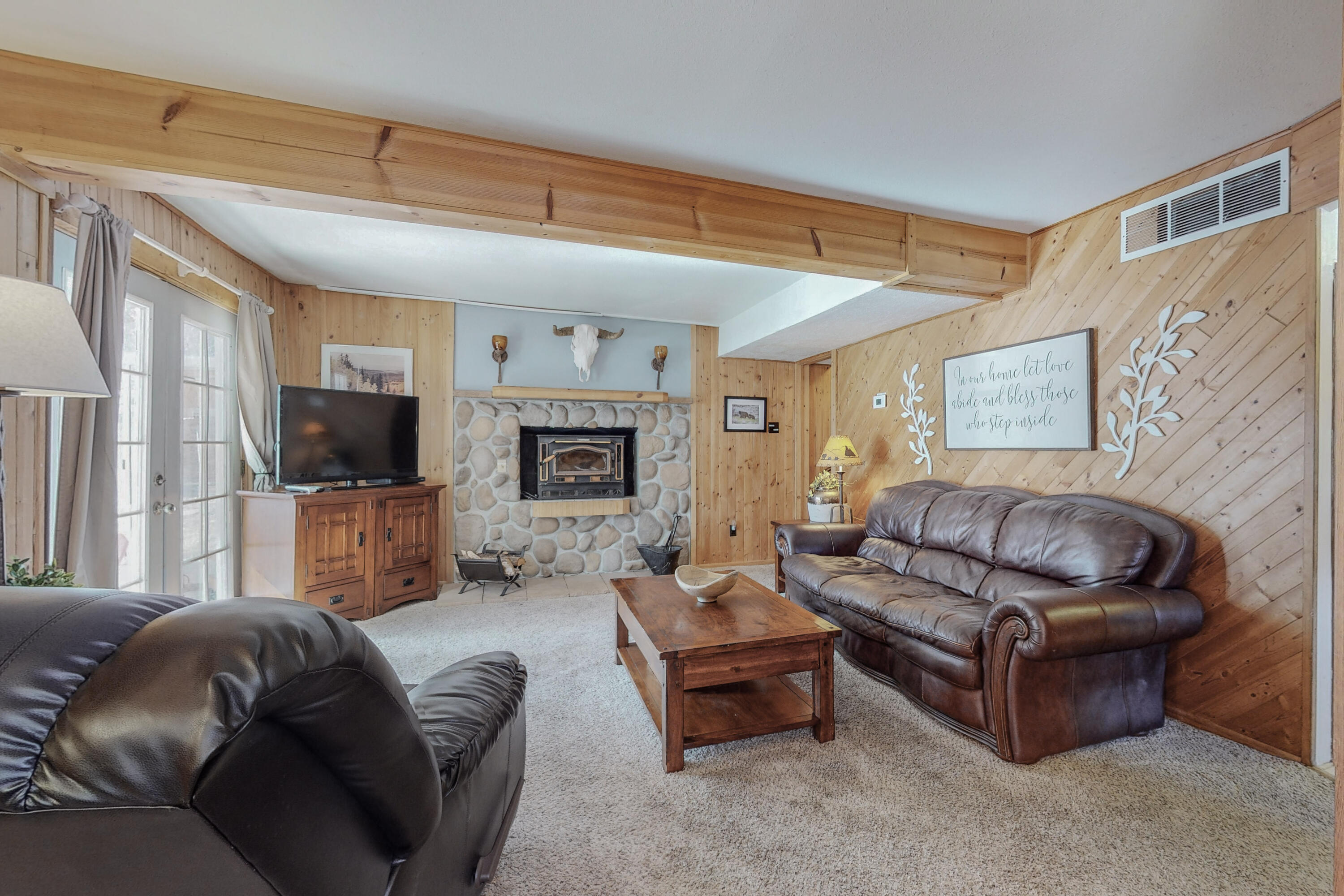 402 HIDDEN VALLEY Road