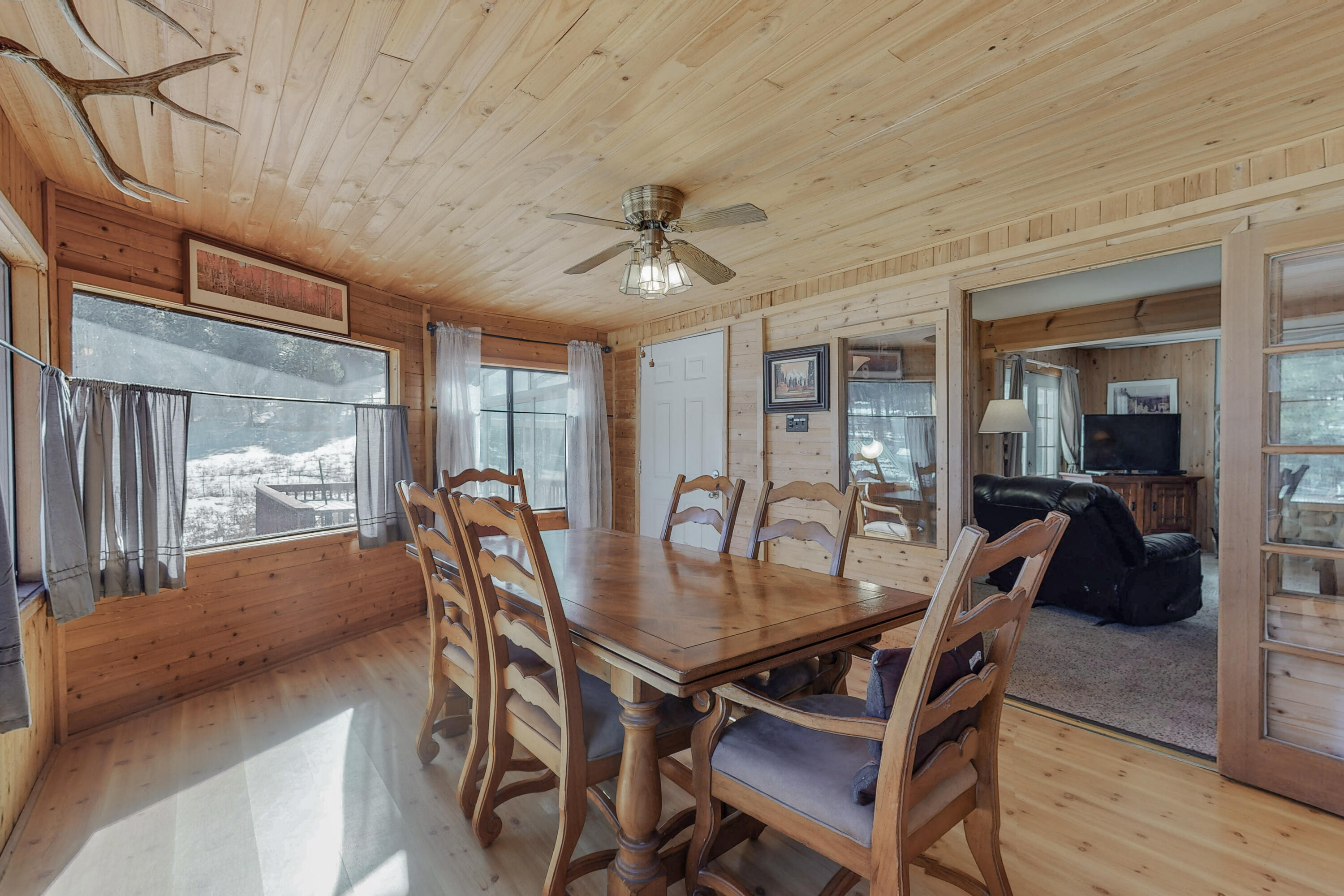 402 HIDDEN VALLEY Road