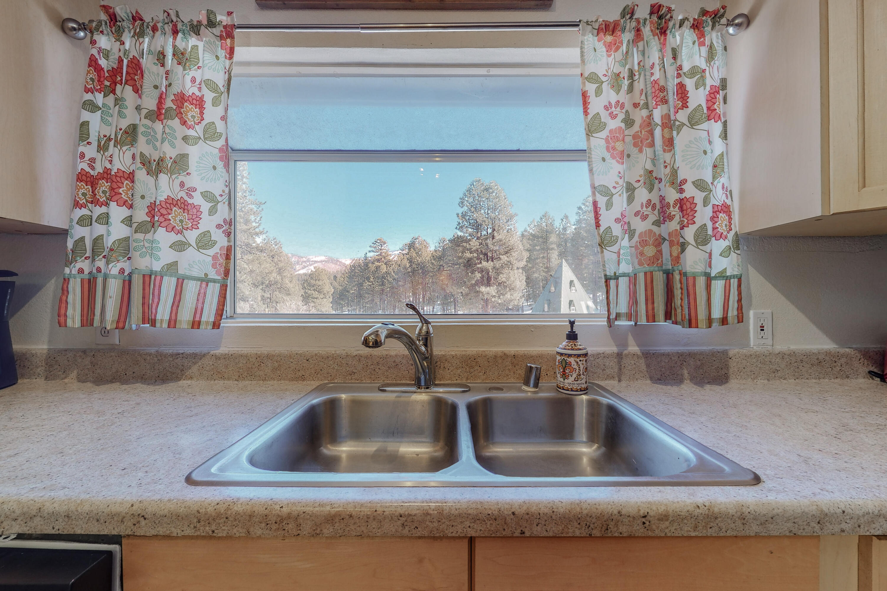 402 HIDDEN VALLEY Road