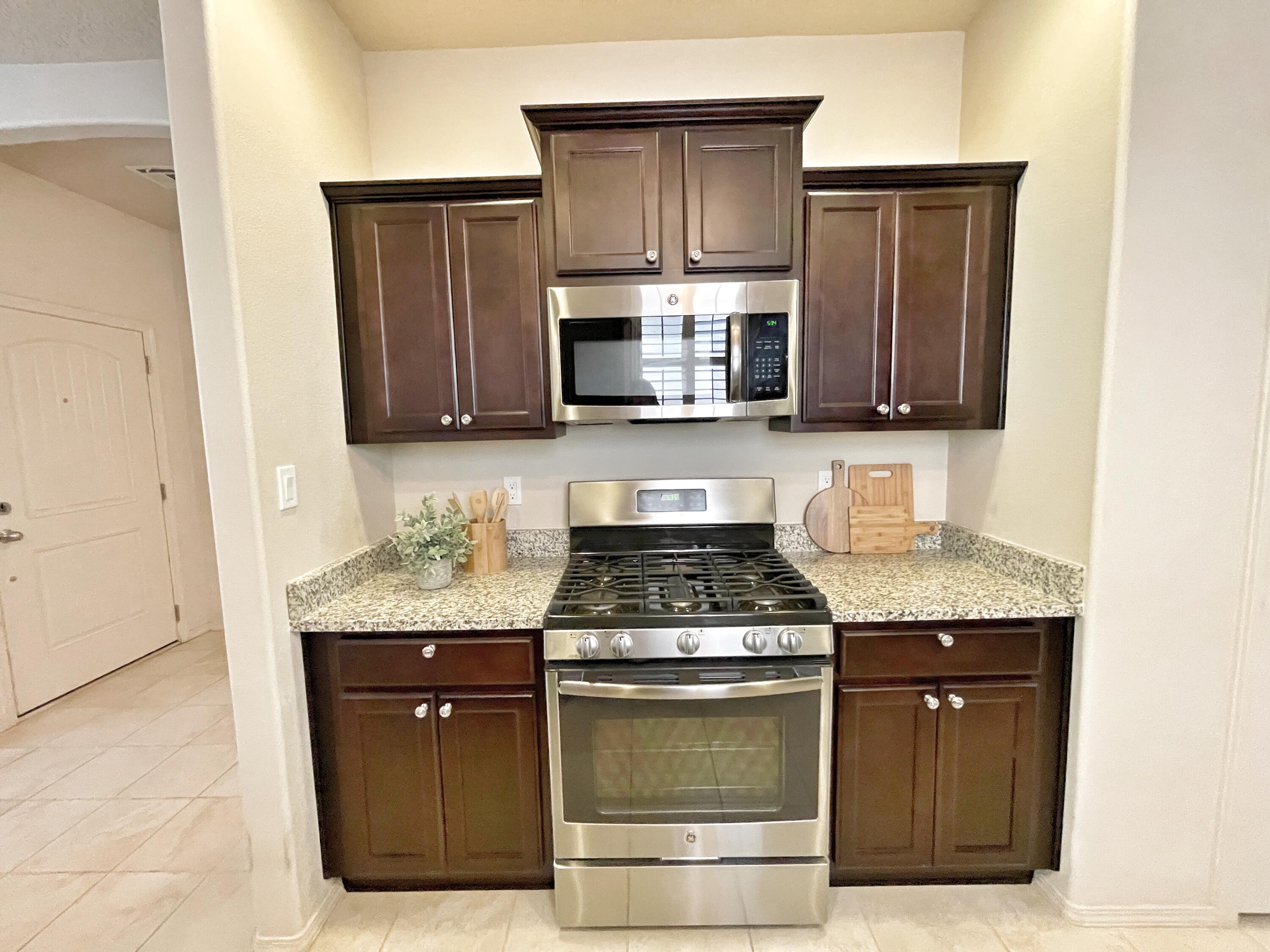 6105 SANTA FE TRAIL Trail NE