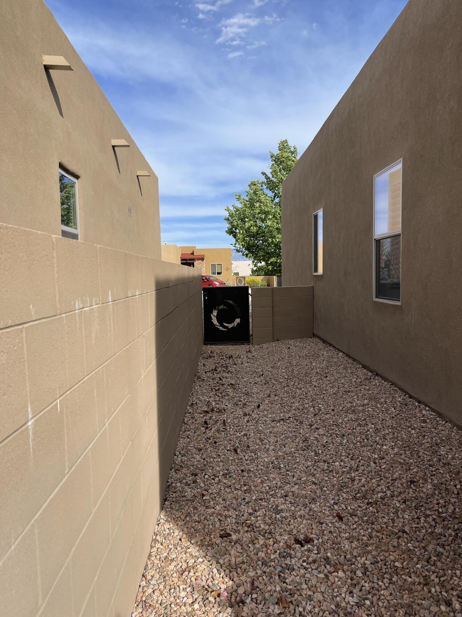 6105 SANTA FE TRAIL Trail NE