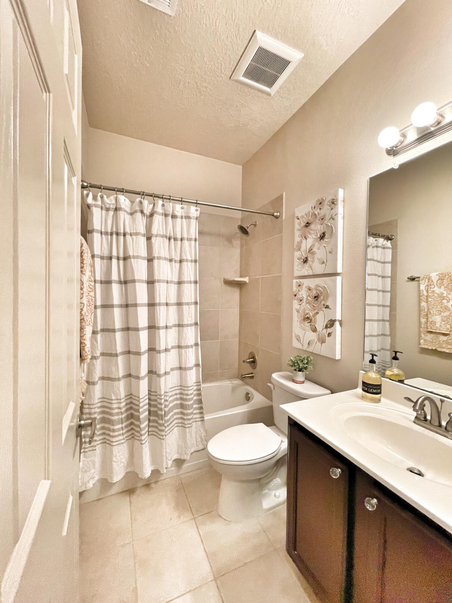 6105 SANTA FE TRAIL Trail NE