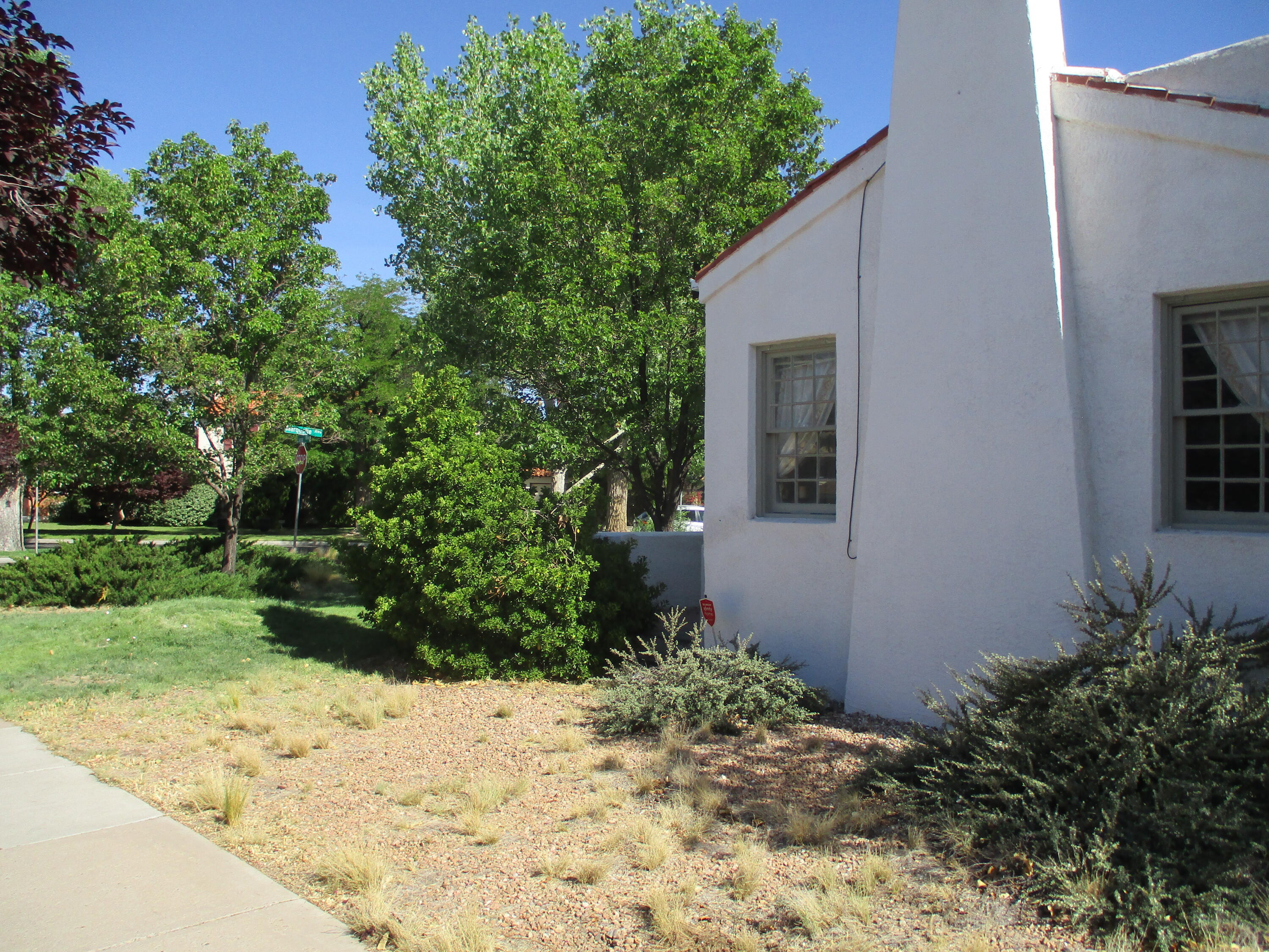 404 Luna Boulevard NW