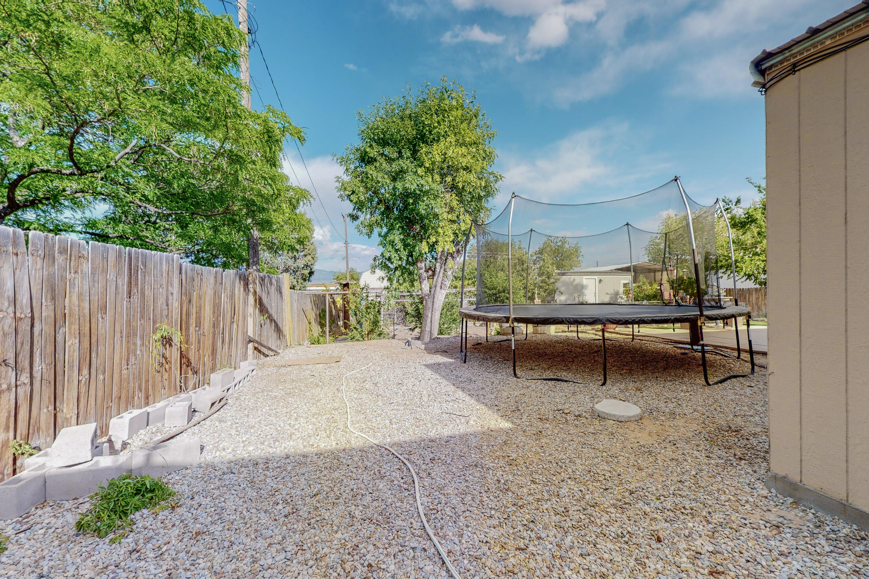 2204 LEONARD Street SE