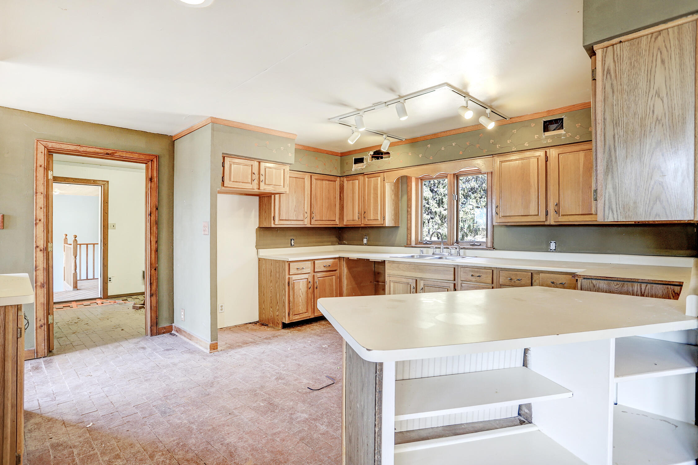 211 SKYLAND Boulevard