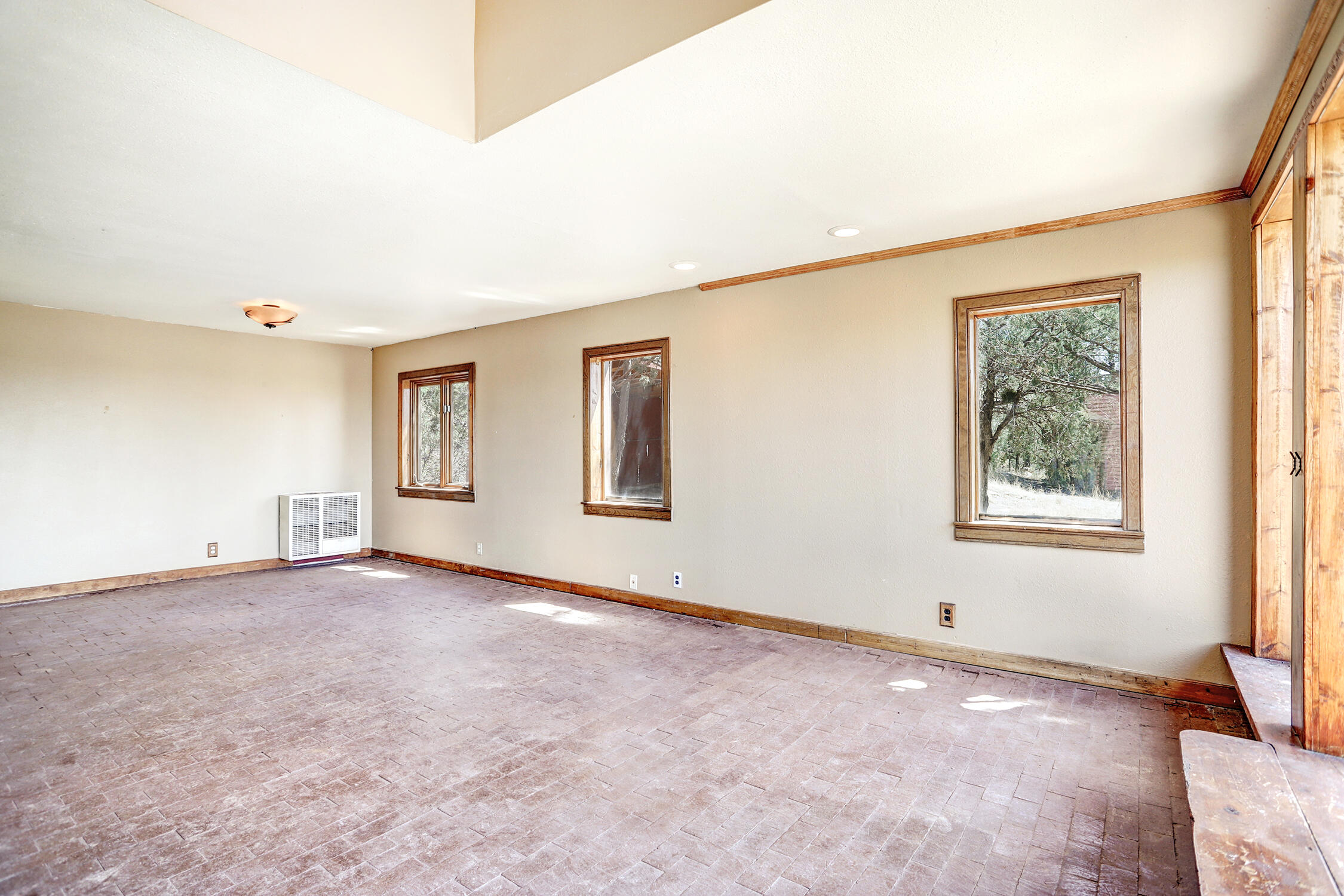 211 SKYLAND Boulevard