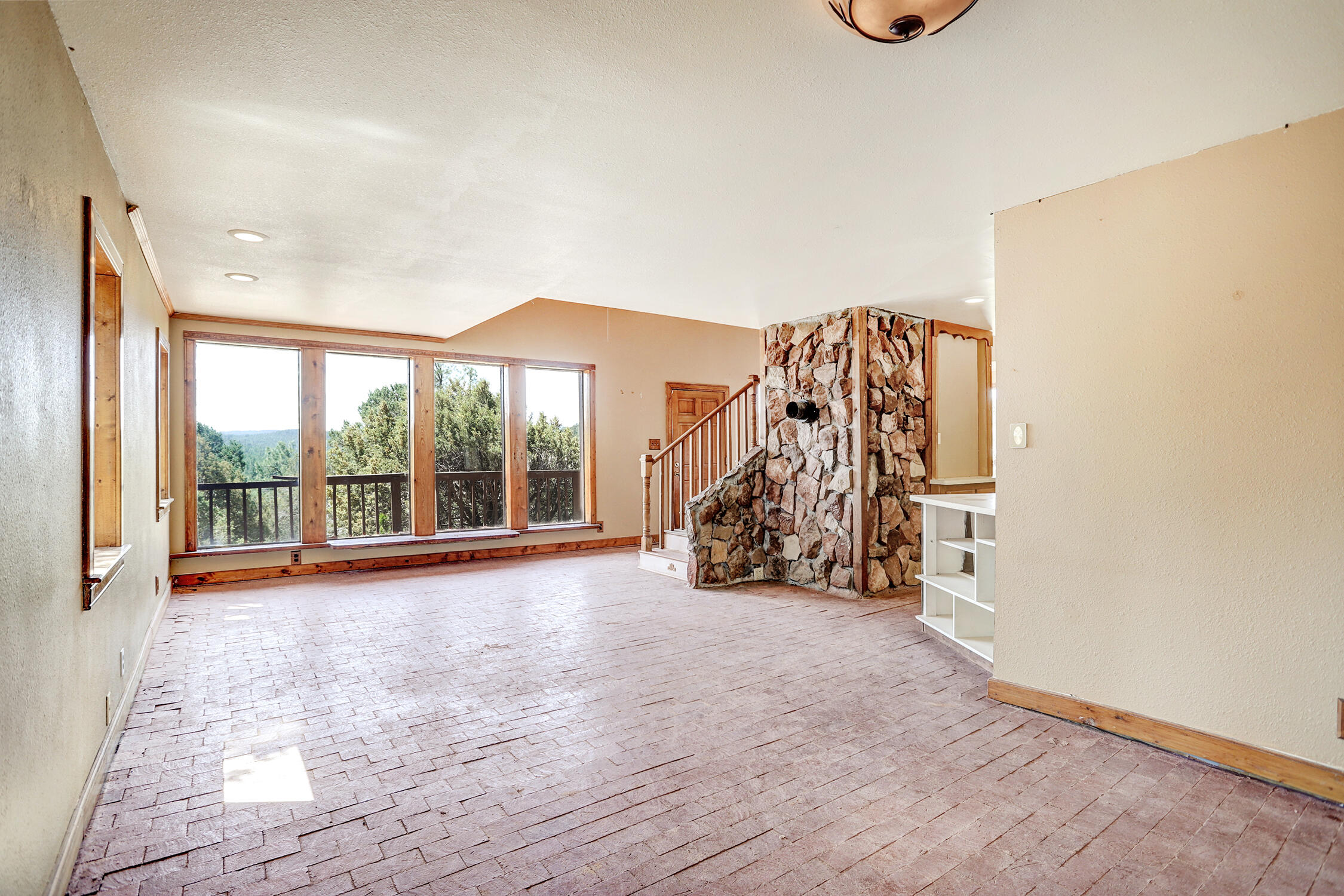 211 SKYLAND Boulevard