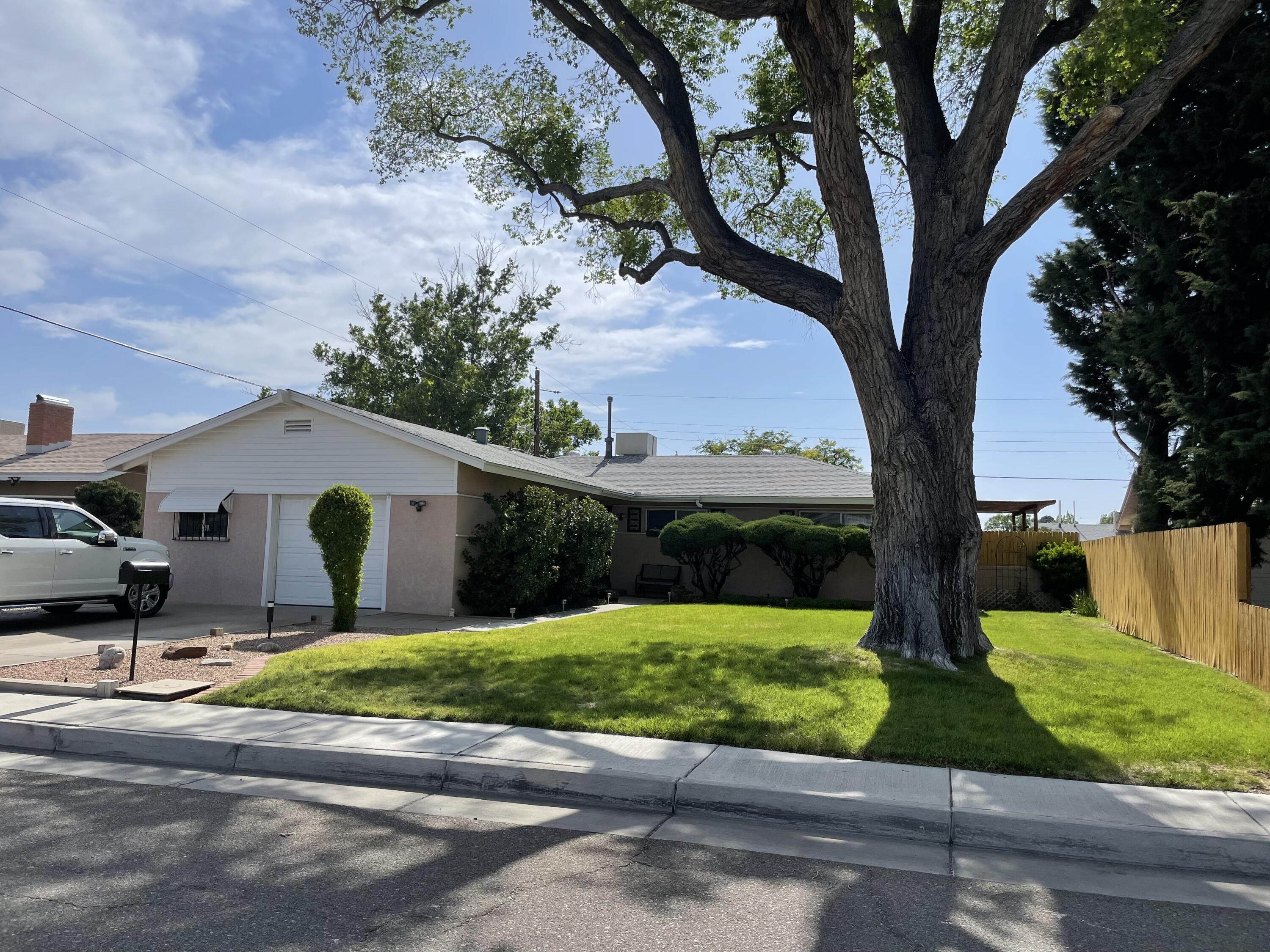 2805 CARDENAS Drive NE