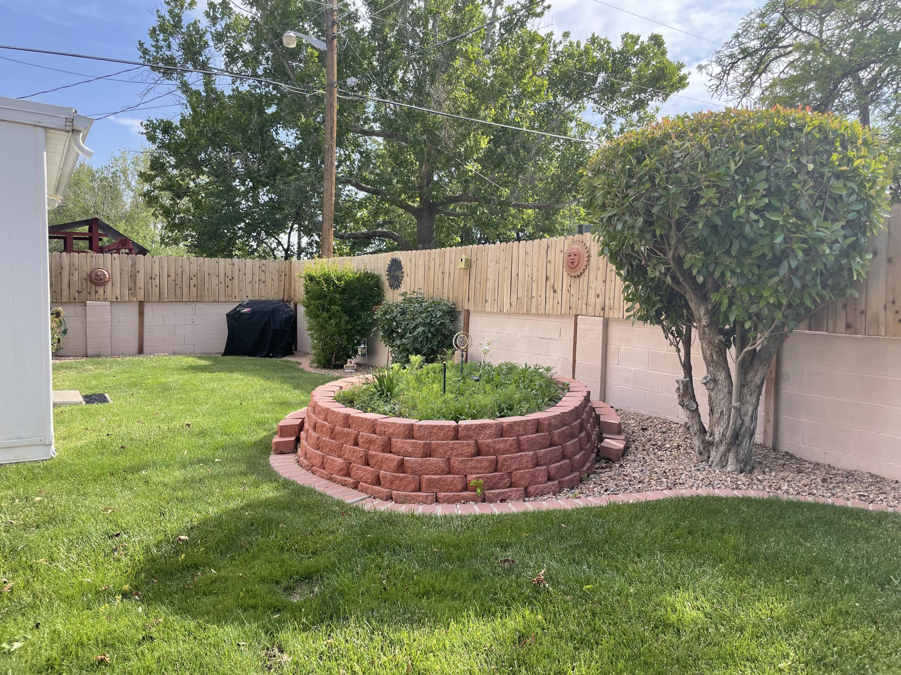 2805 CARDENAS Drive NE