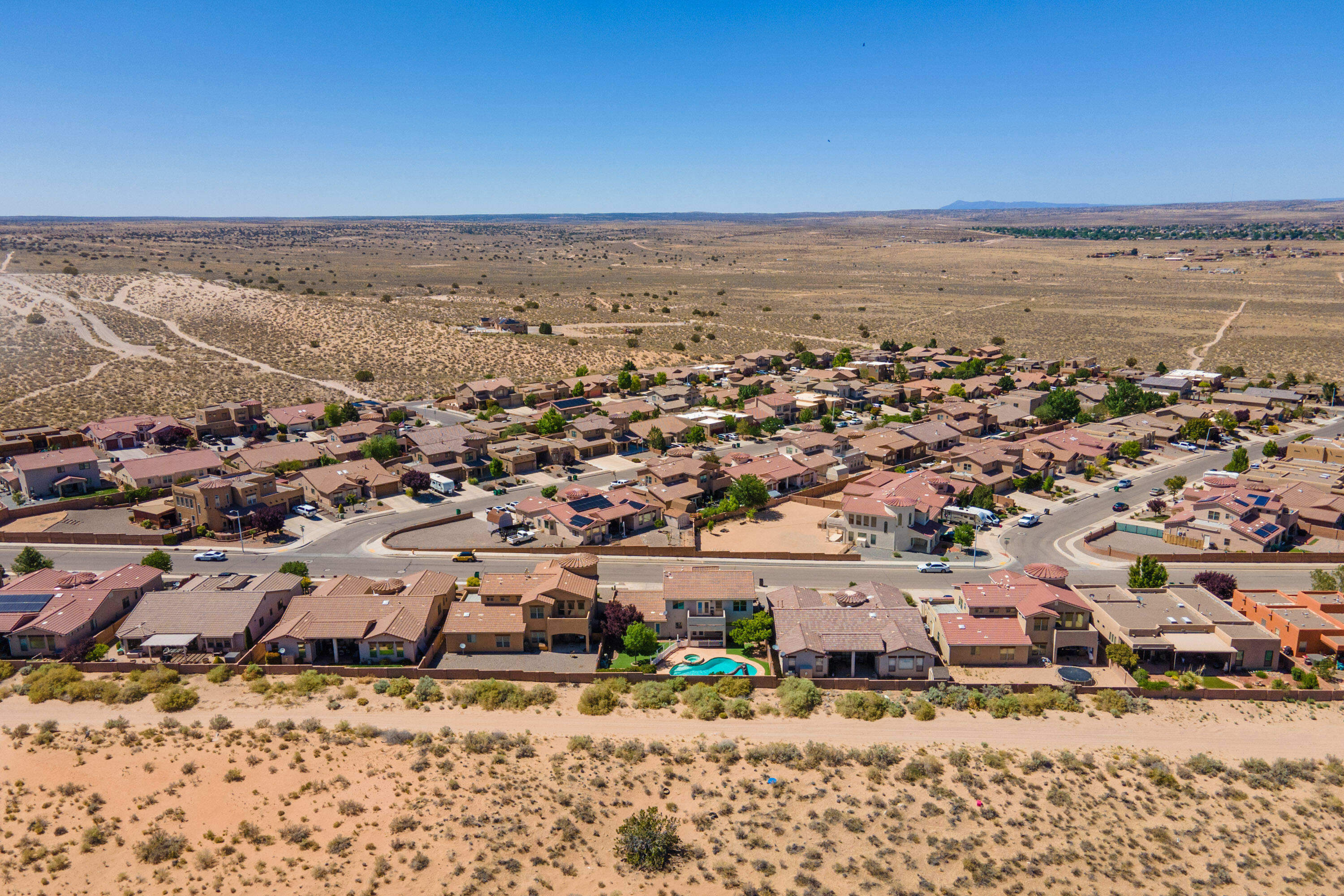 808 LOMA PINON Loop NE