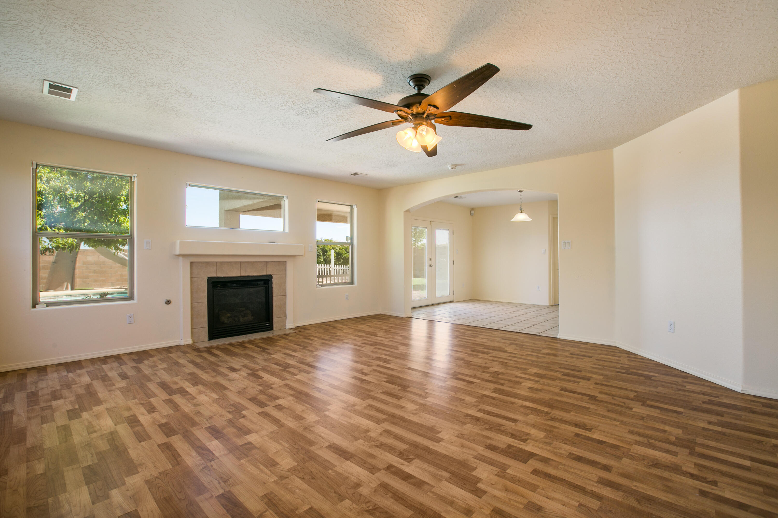 808 LOMA PINON Loop NE