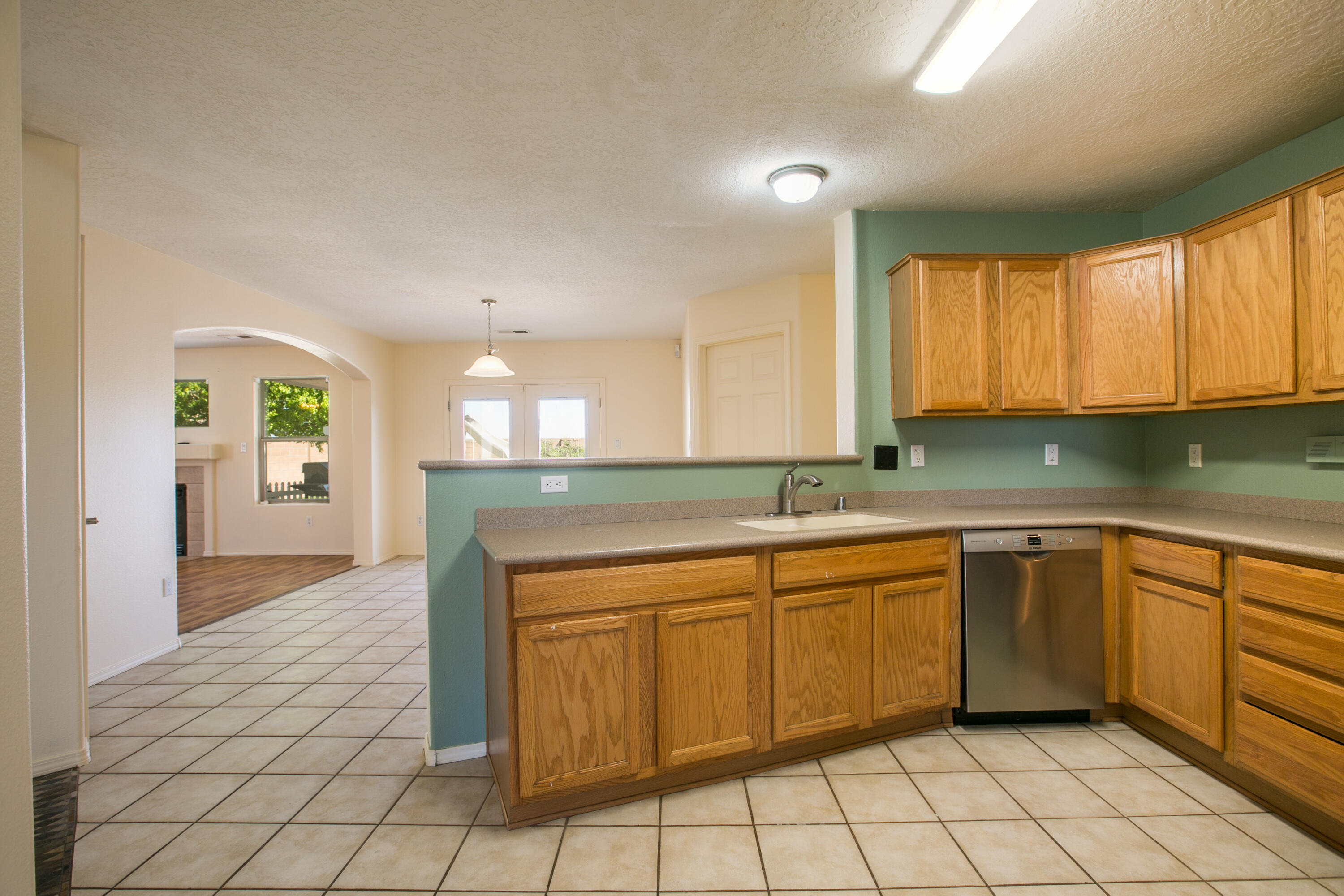 808 LOMA PINON Loop NE