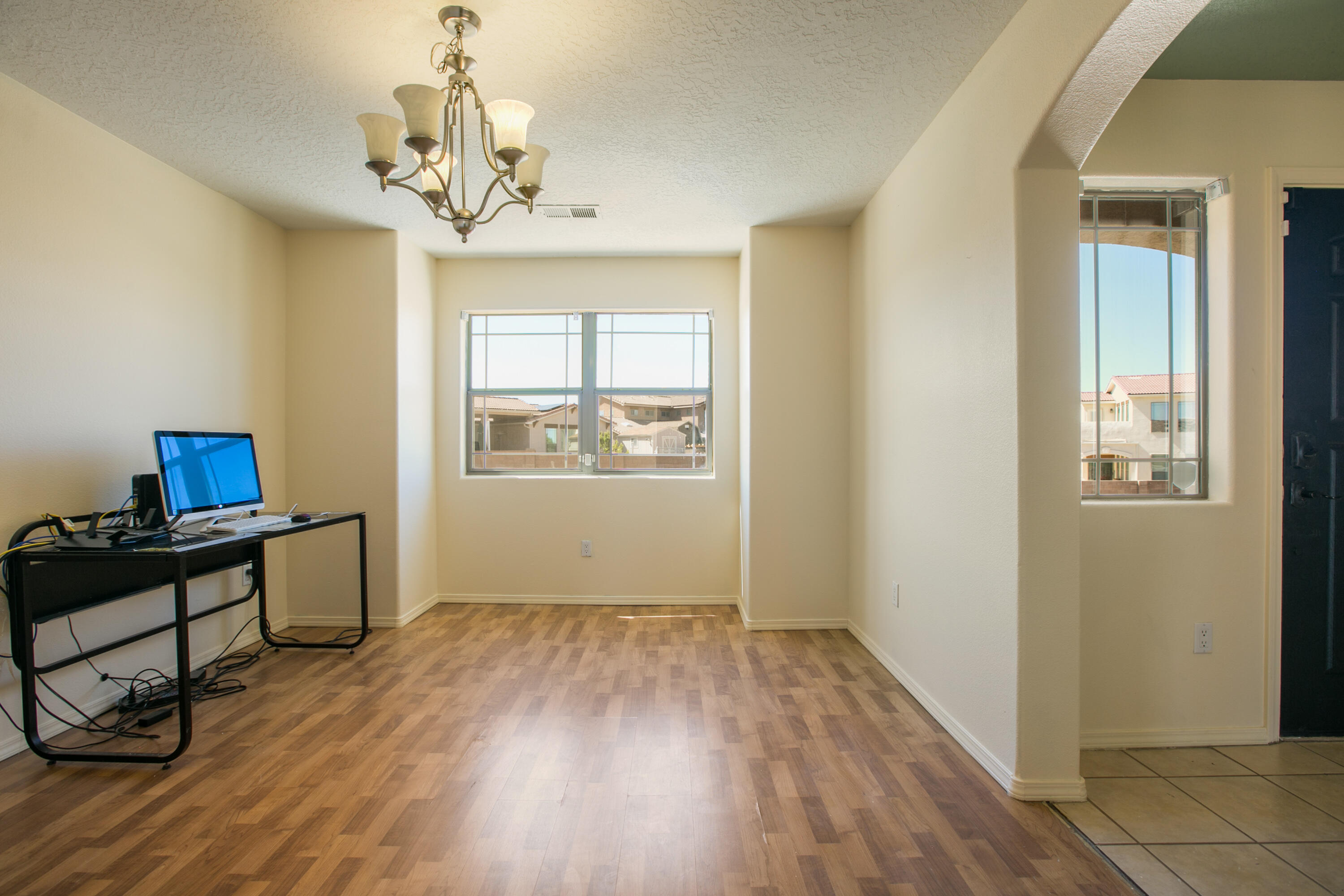 808 LOMA PINON Loop NE