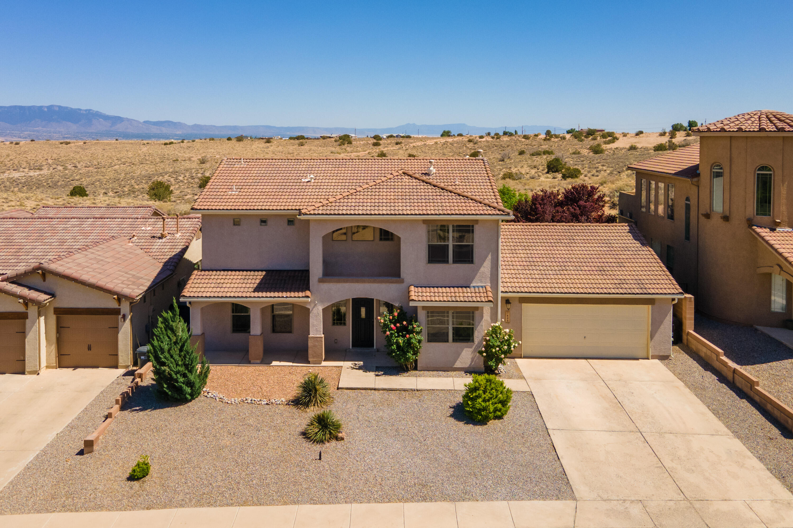 808 LOMA PINON Loop NE