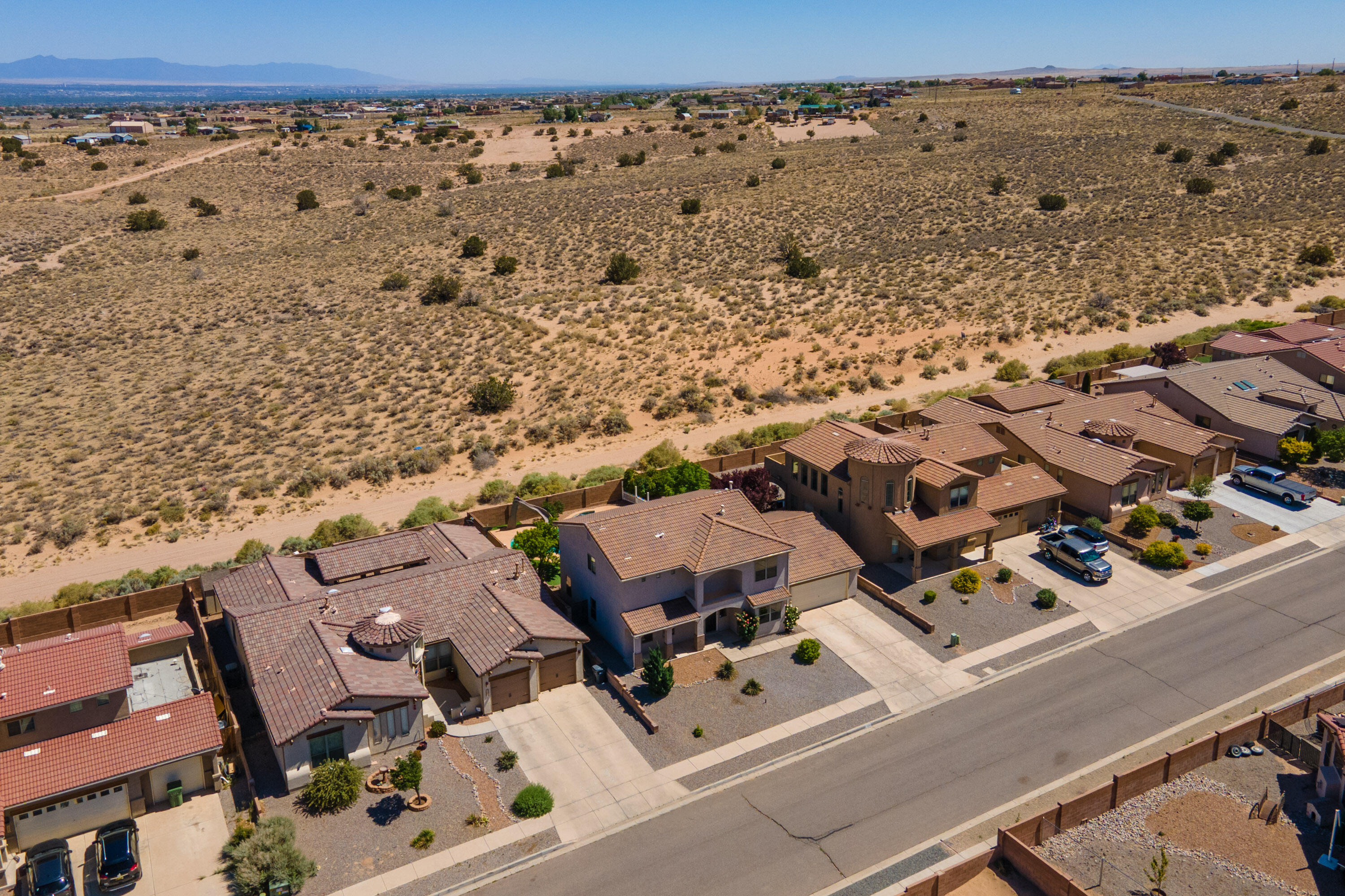 808 LOMA PINON Loop NE