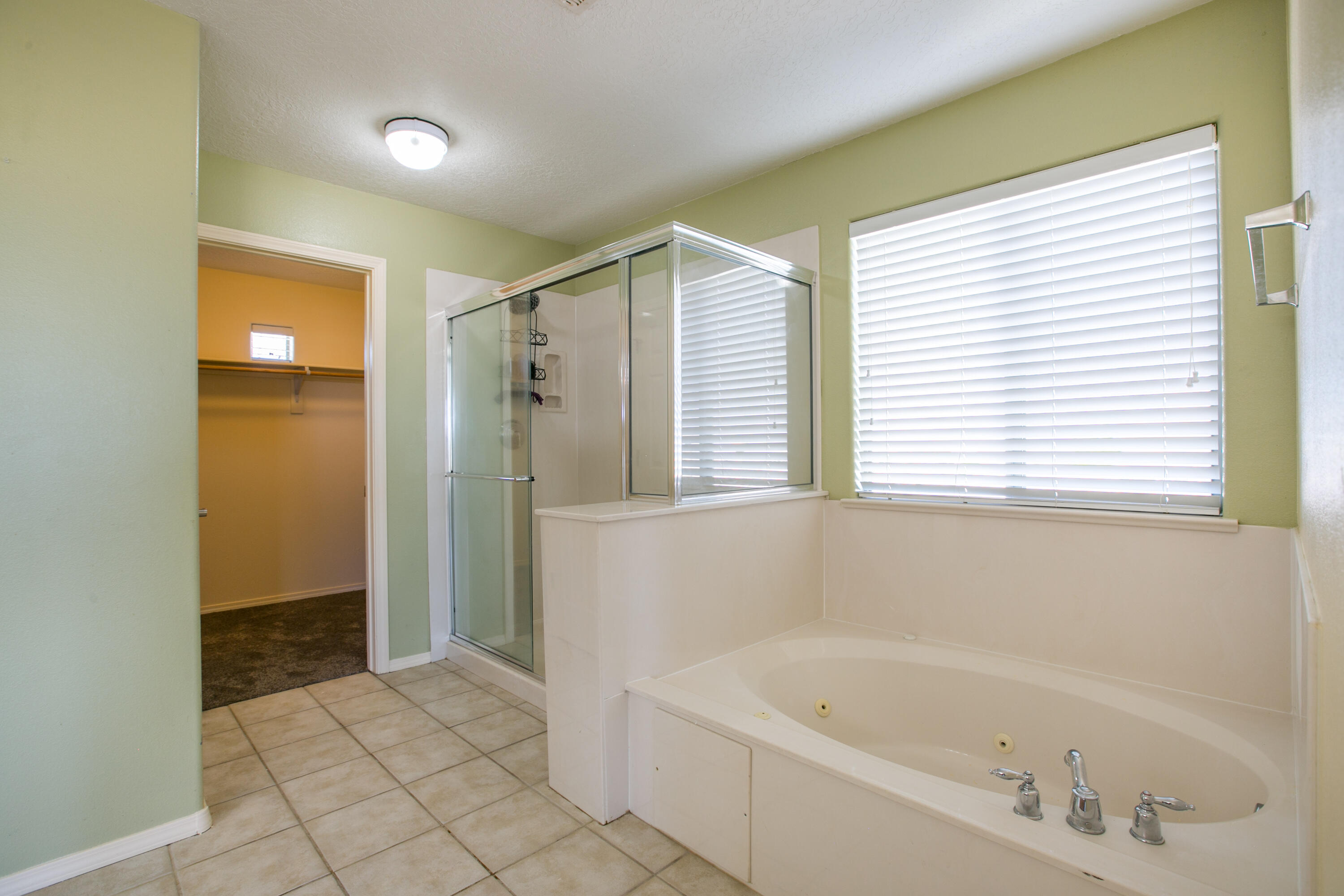 808 LOMA PINON Loop NE
