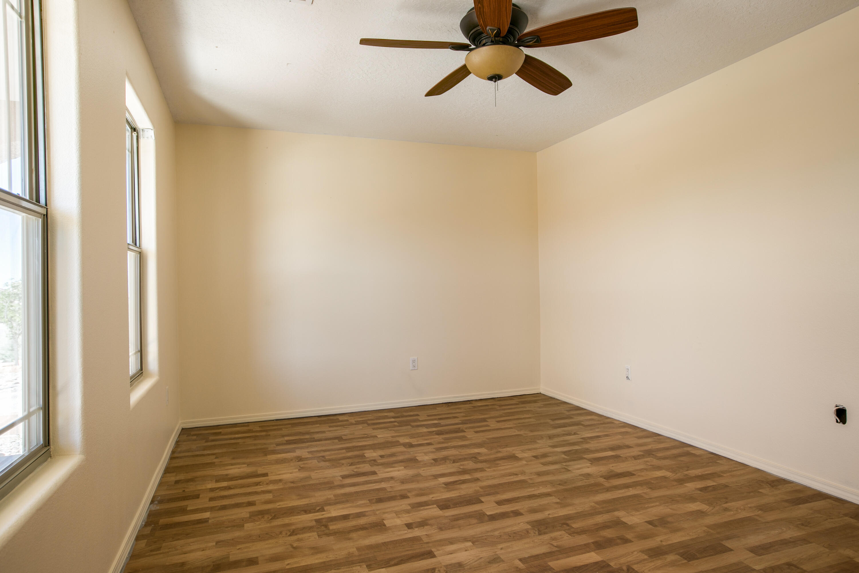 808 LOMA PINON Loop NE
