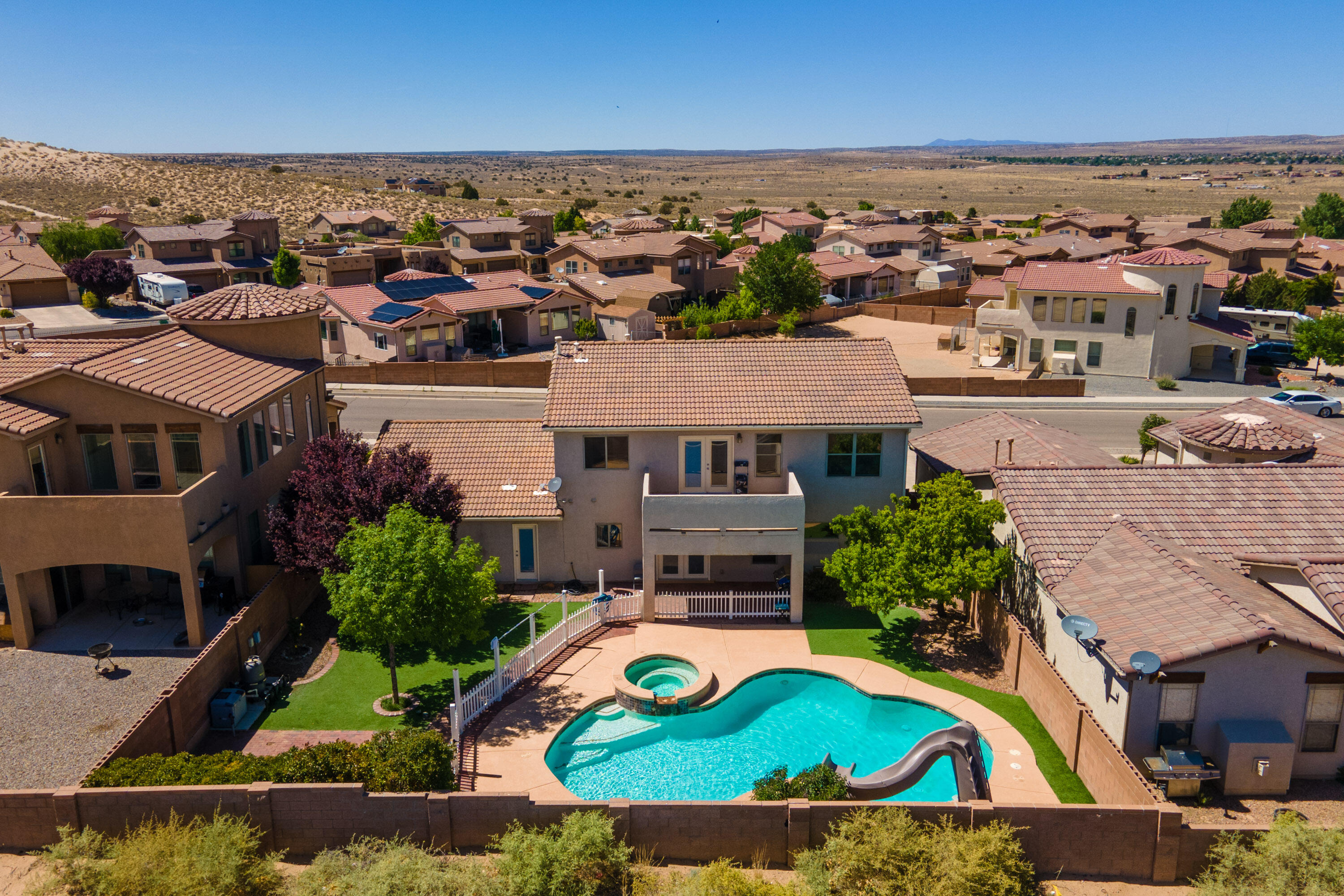 808 LOMA PINON Loop NE