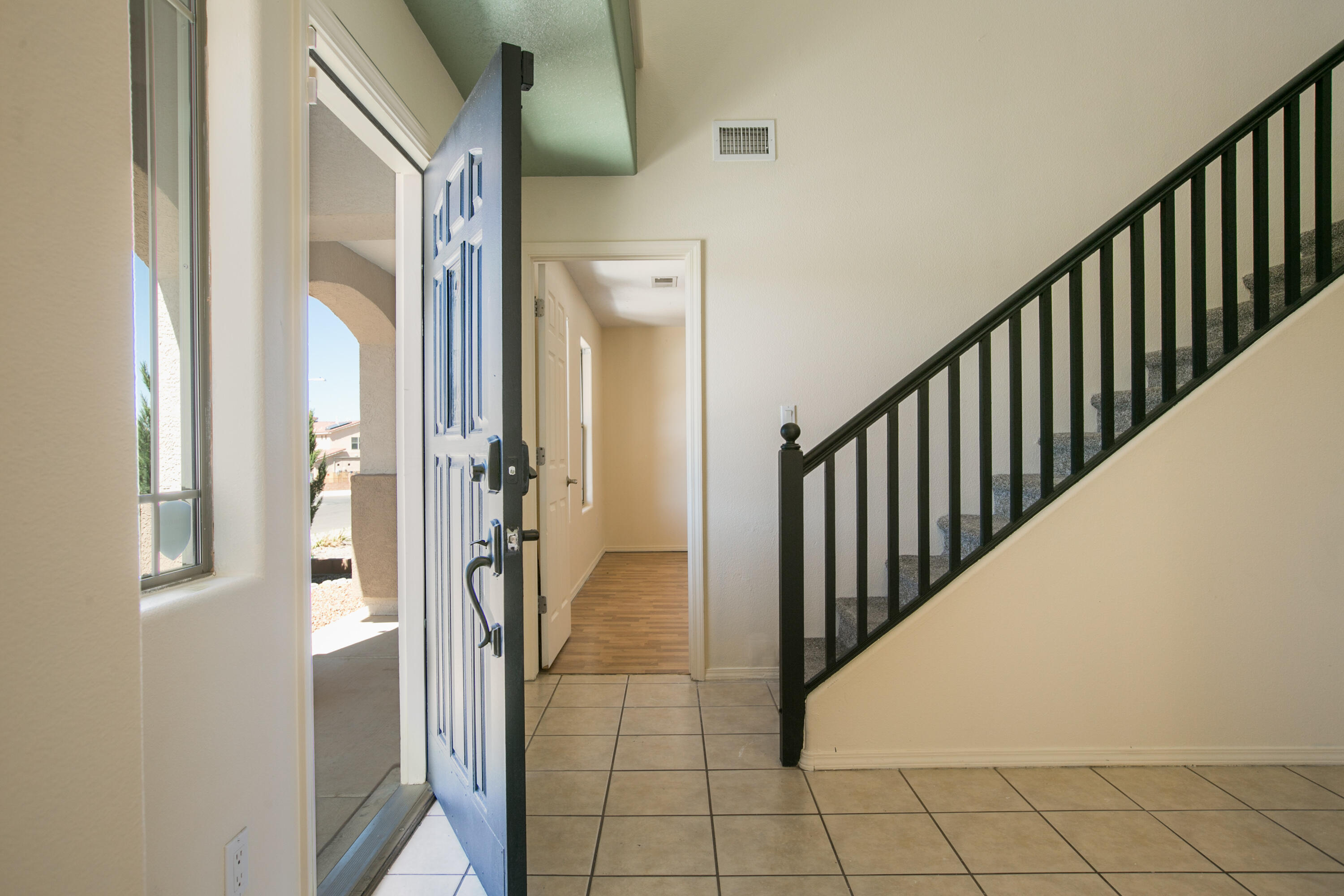 808 LOMA PINON Loop NE