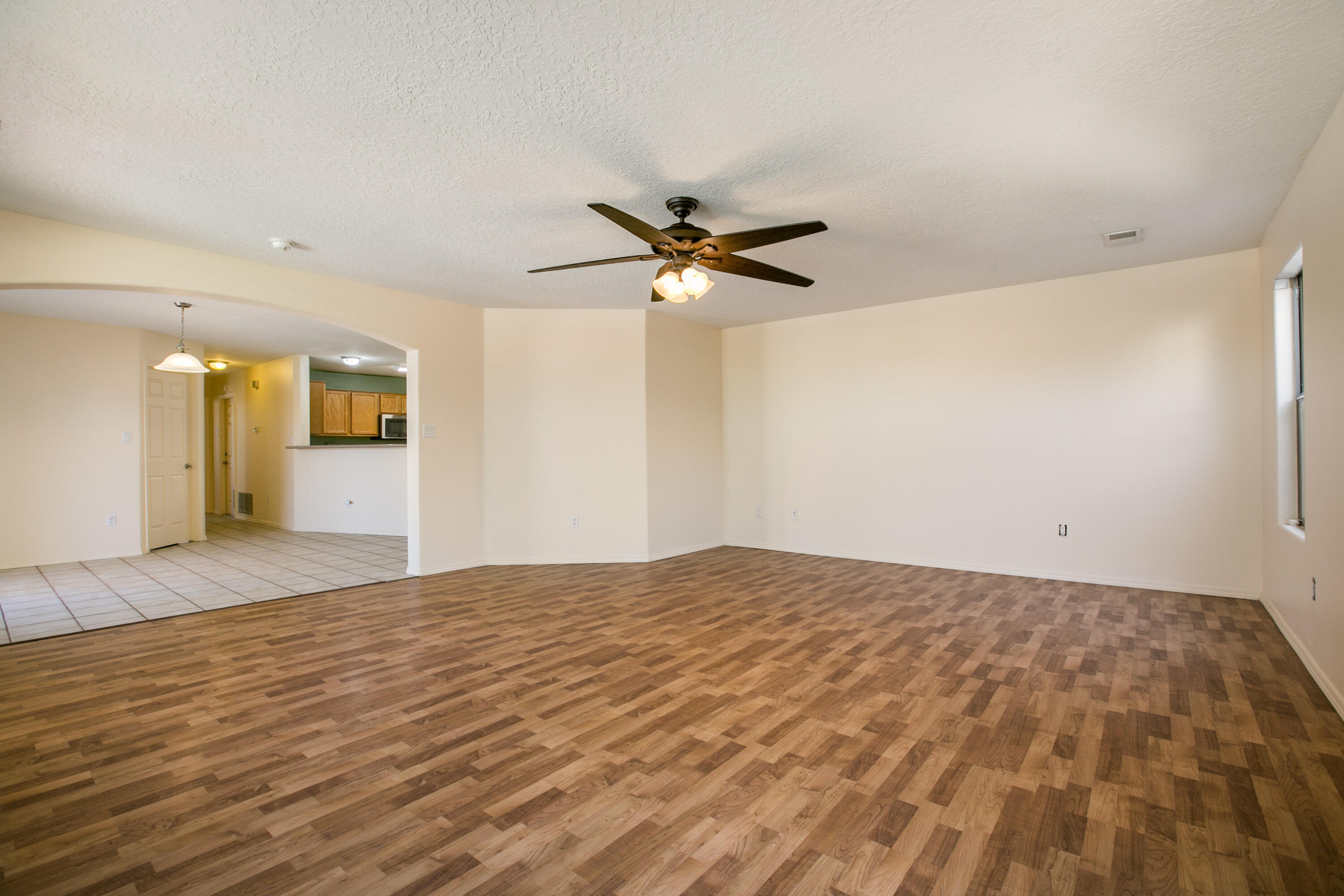 808 LOMA PINON Loop NE