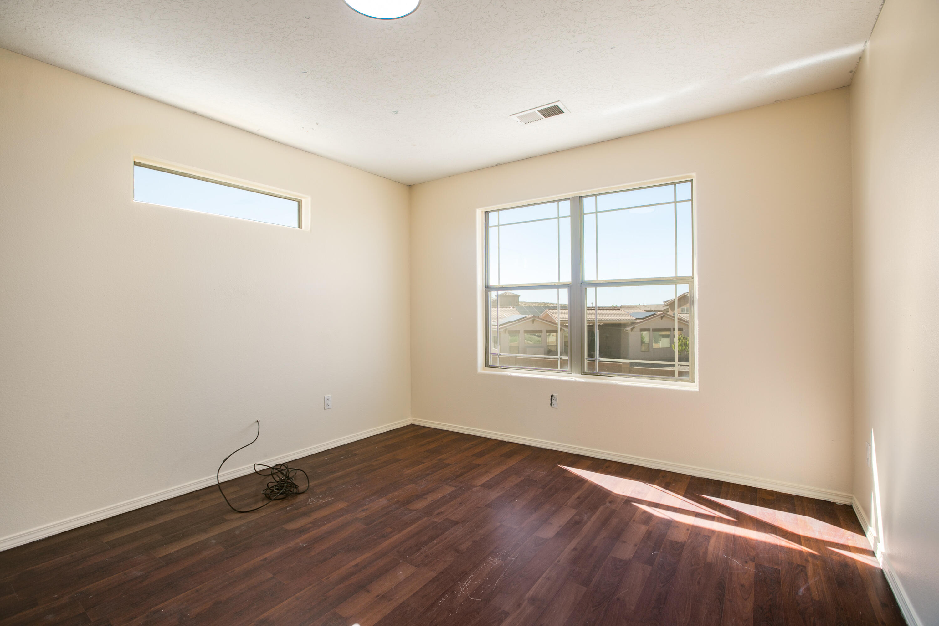 808 LOMA PINON Loop NE