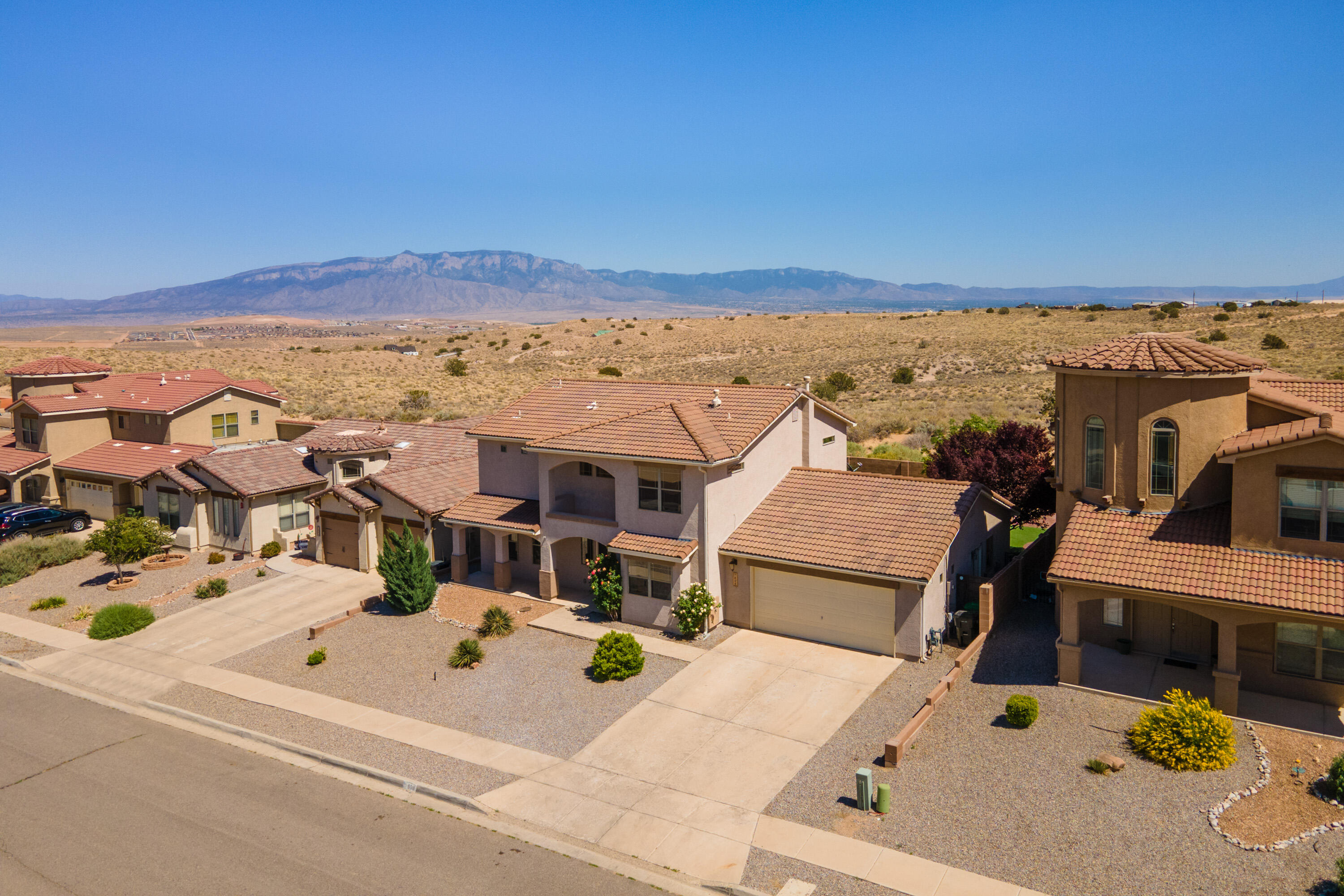 808 LOMA PINON Loop NE