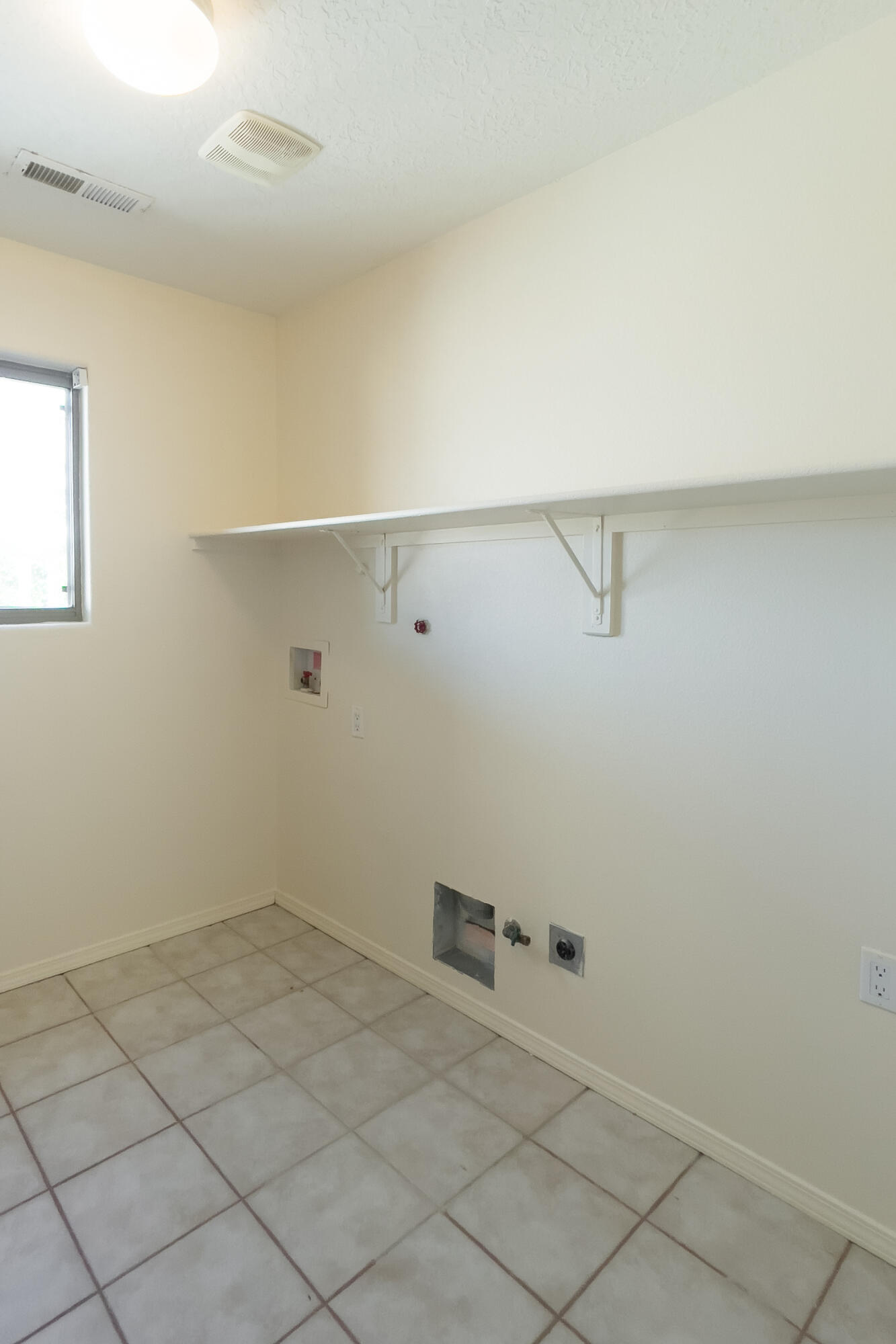 808 LOMA PINON Loop NE