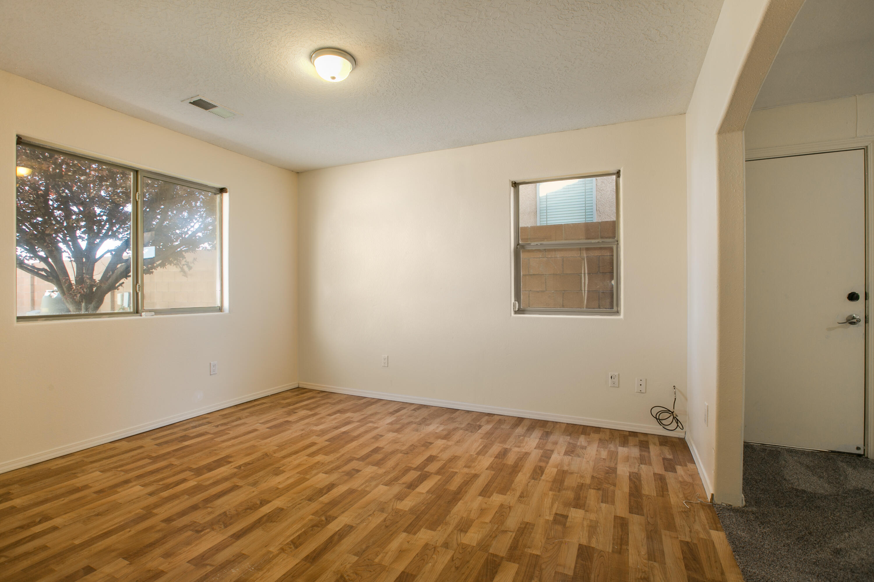 808 LOMA PINON Loop NE