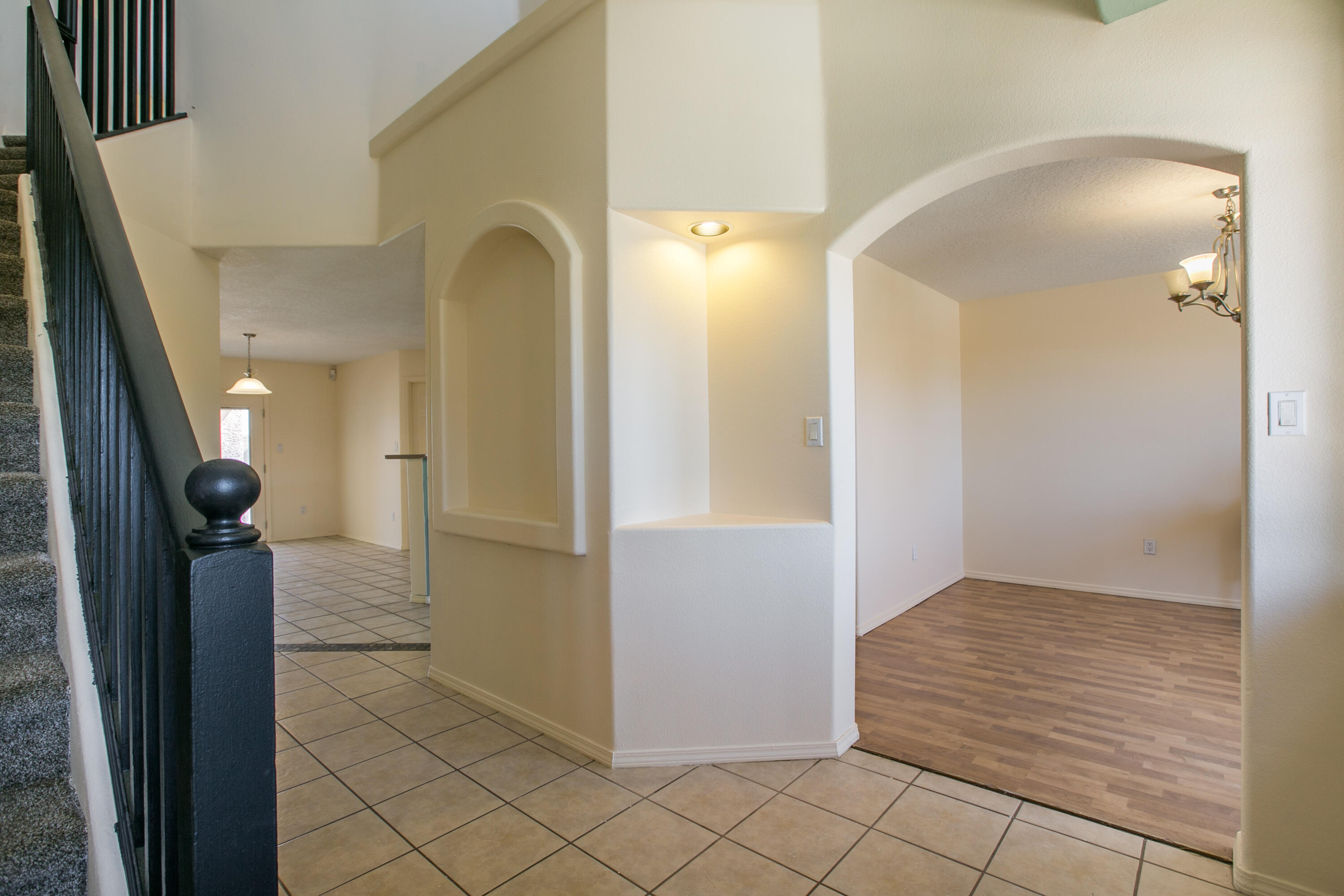 808 LOMA PINON Loop NE