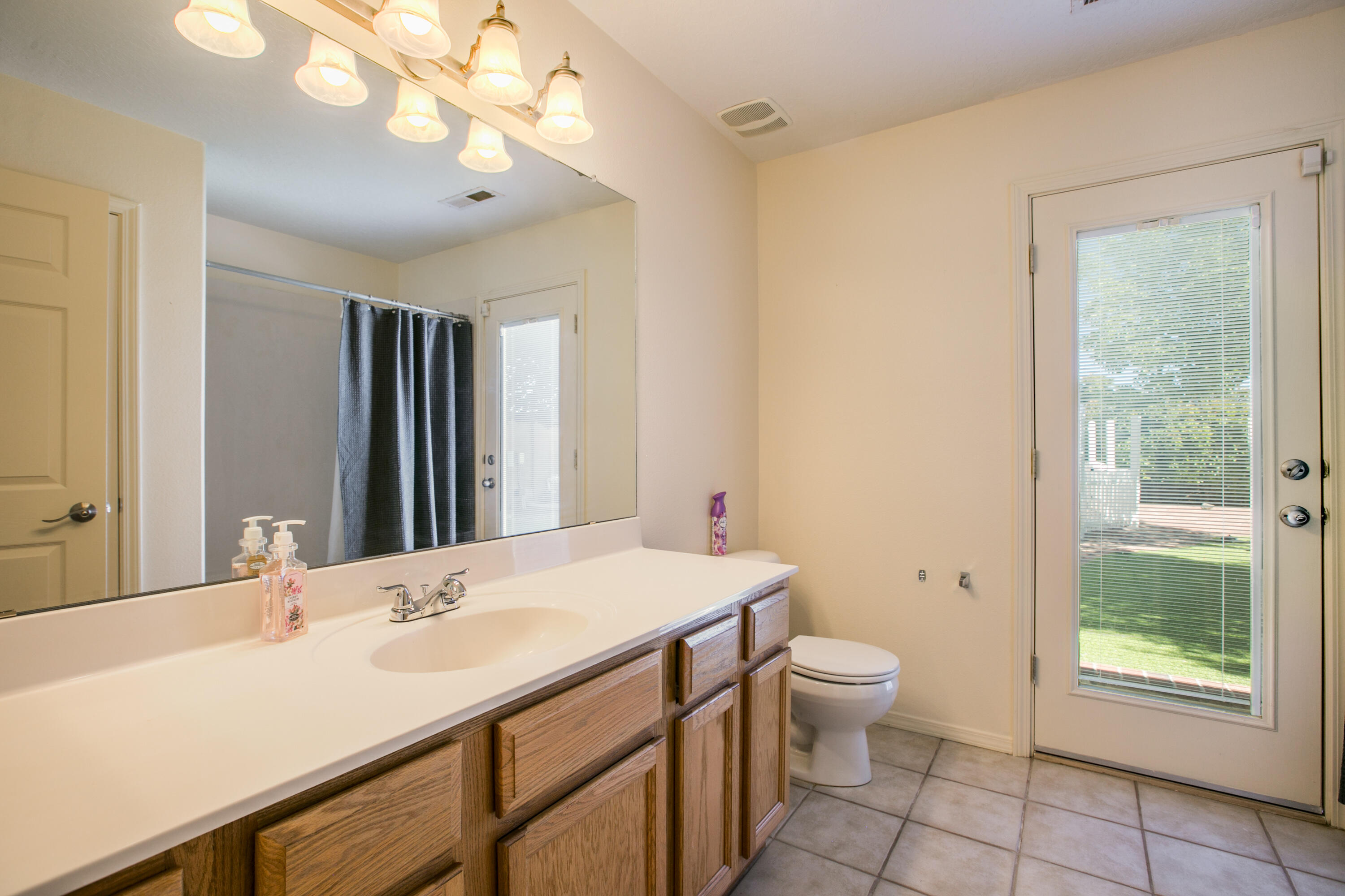 808 LOMA PINON Loop NE