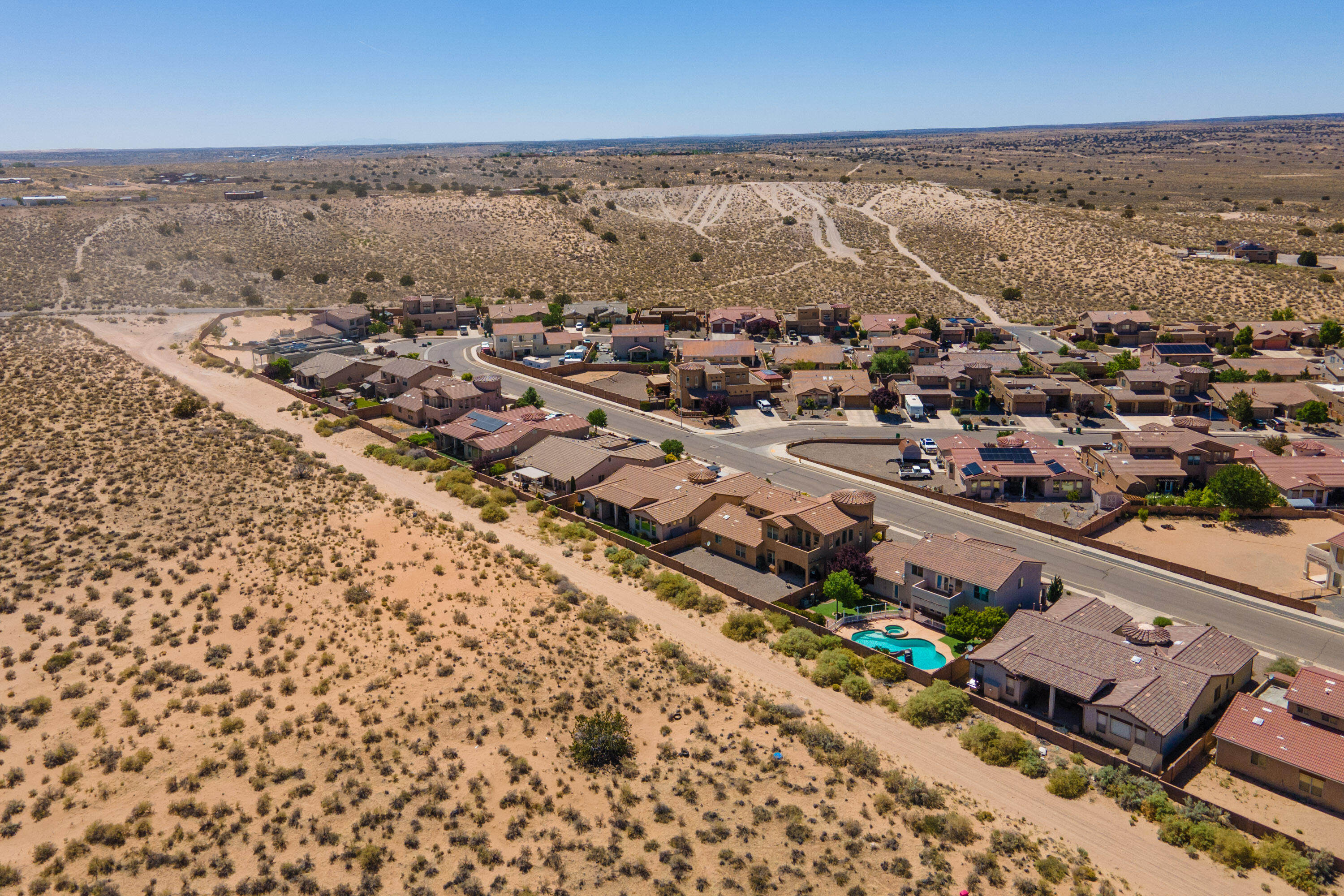 808 LOMA PINON Loop NE