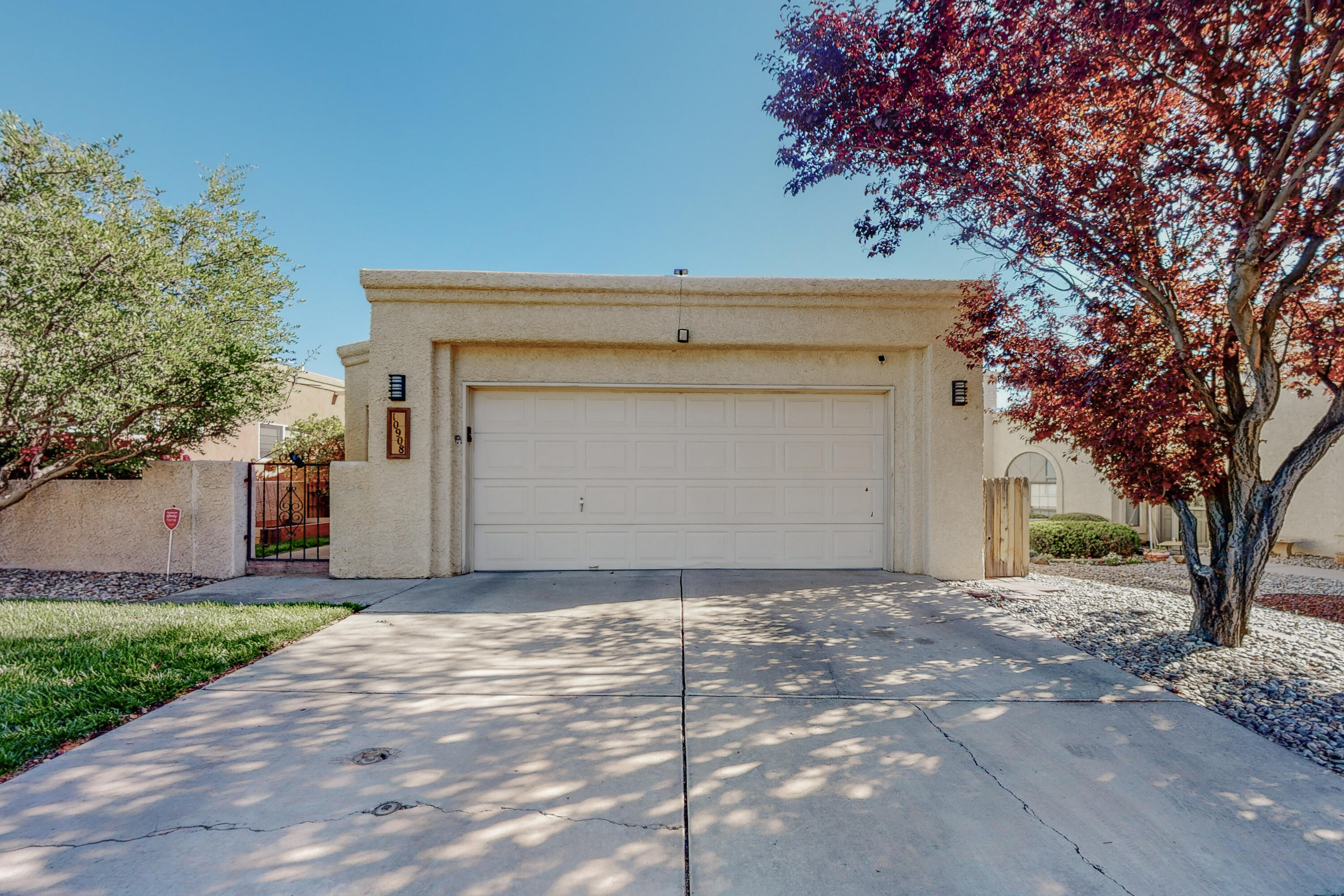10908 MALAGUENA Lane NE