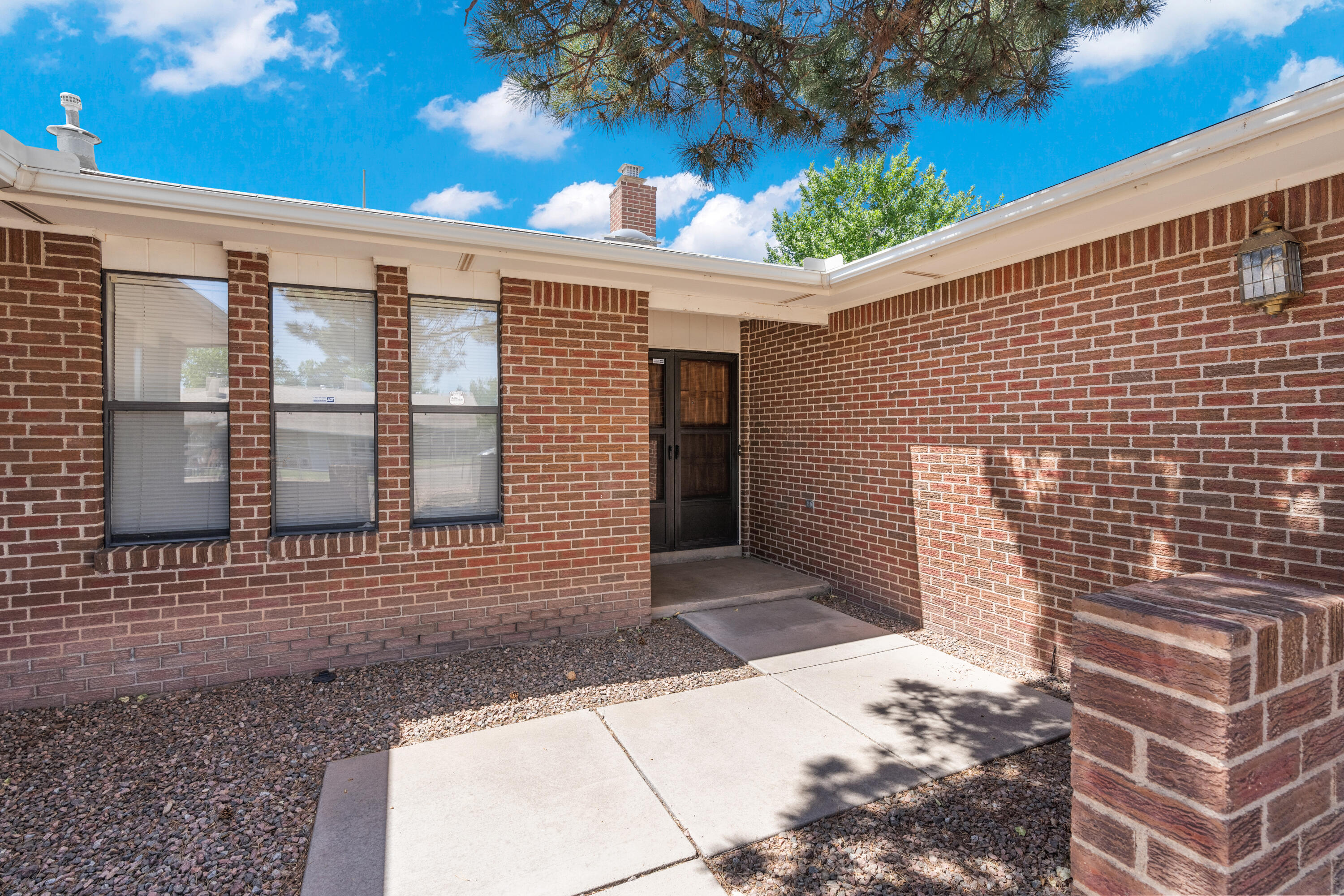 352 ENCHANTED VALLEY Road NW