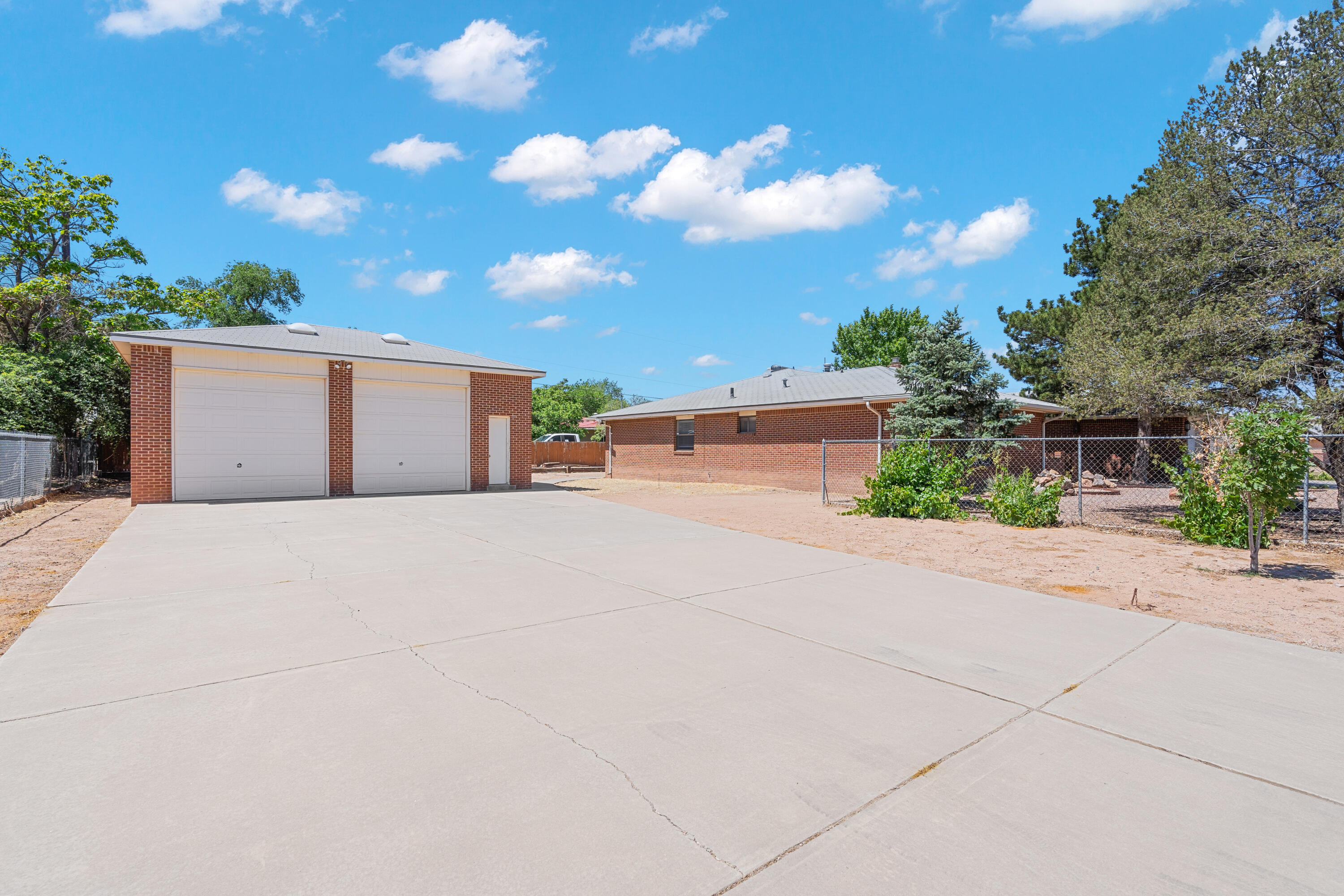 352 ENCHANTED VALLEY Road NW