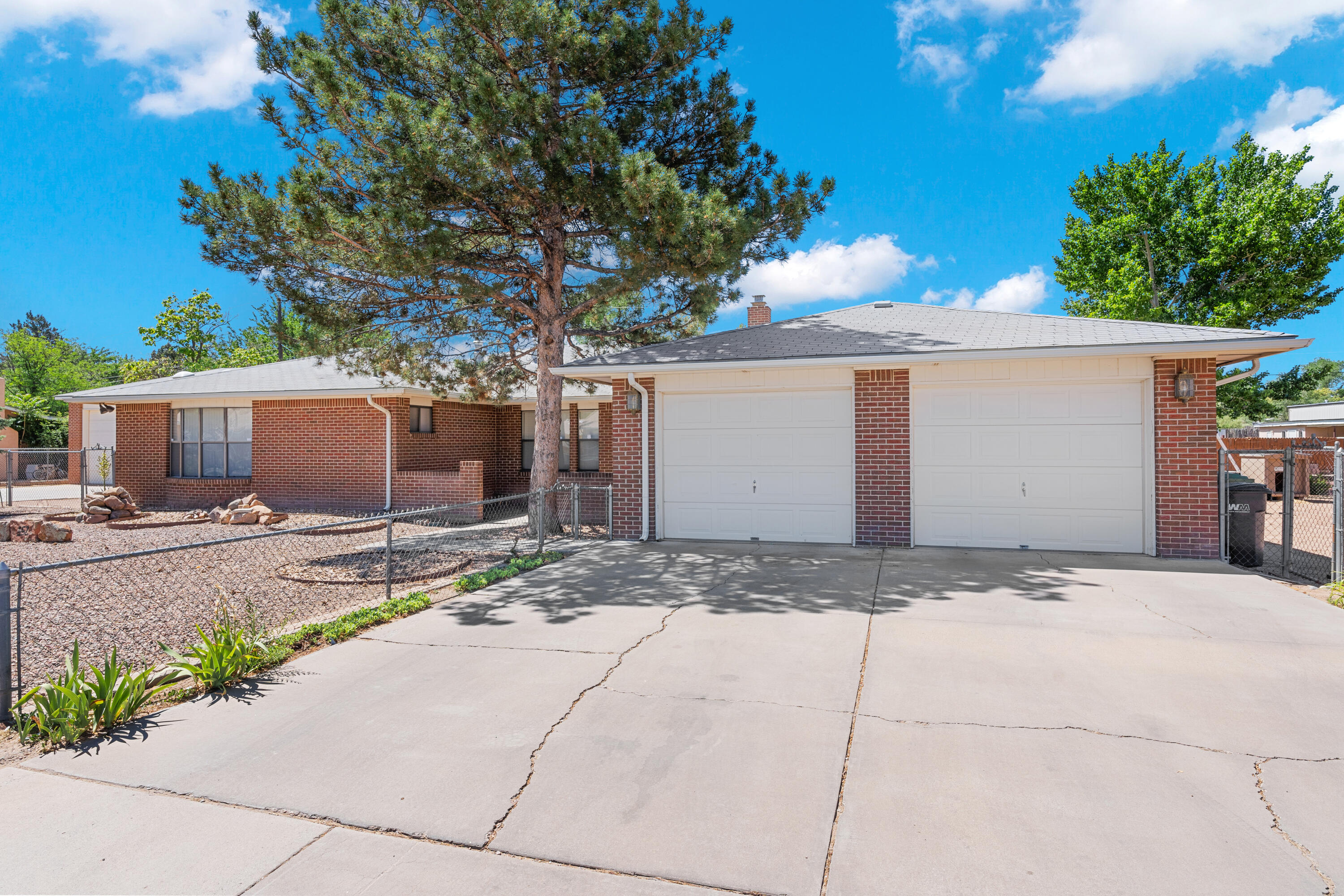 352 ENCHANTED VALLEY Road NW