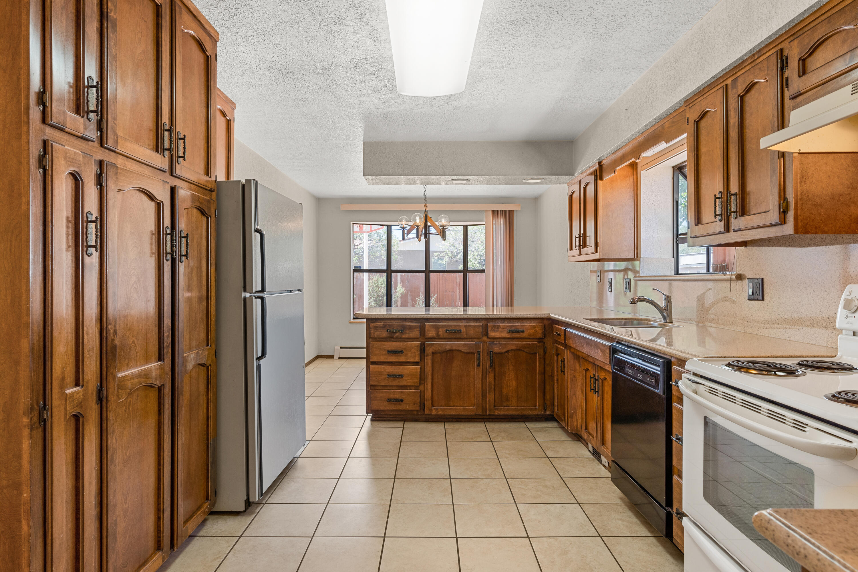 352 ENCHANTED VALLEY Road NW