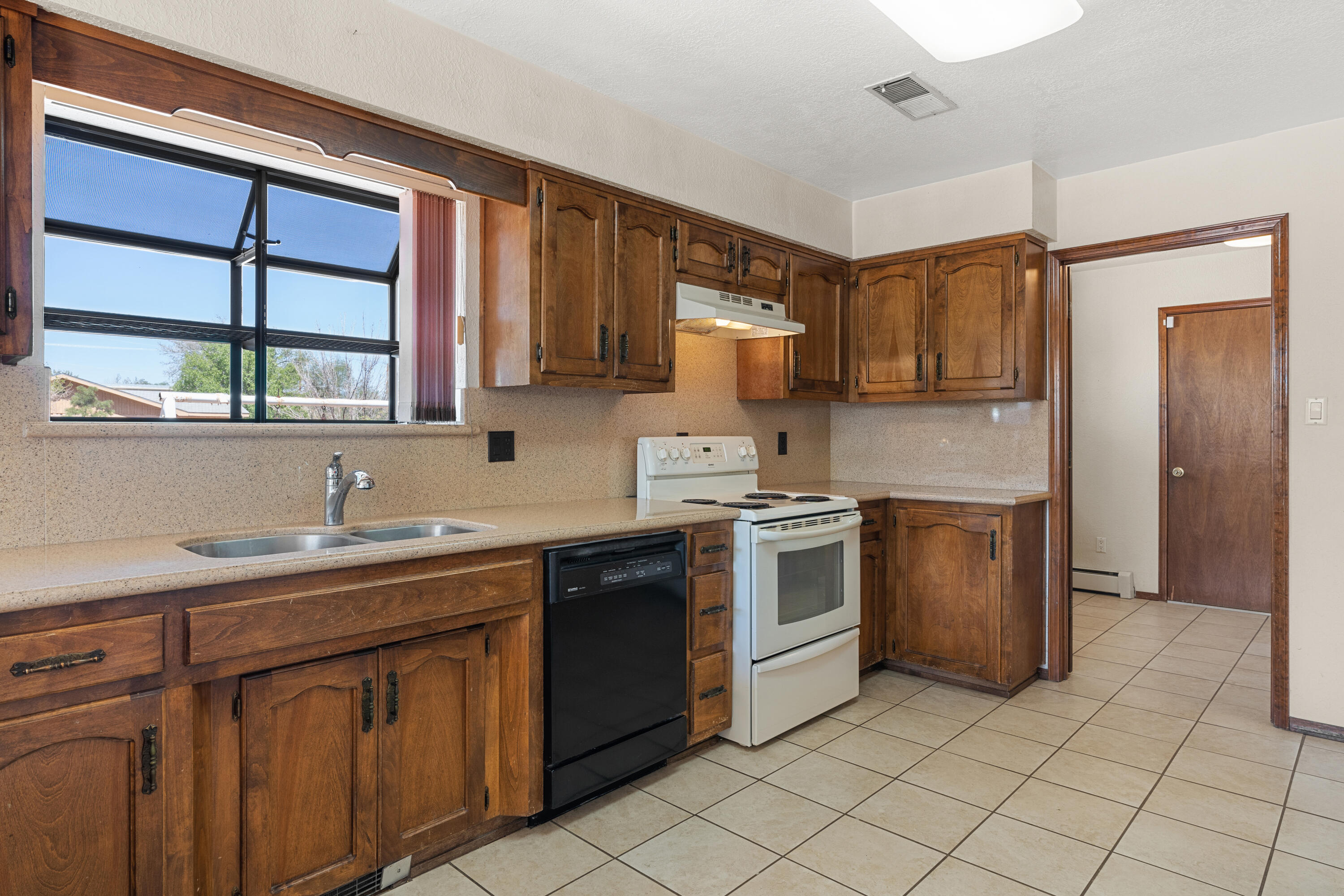 352 ENCHANTED VALLEY Road NW
