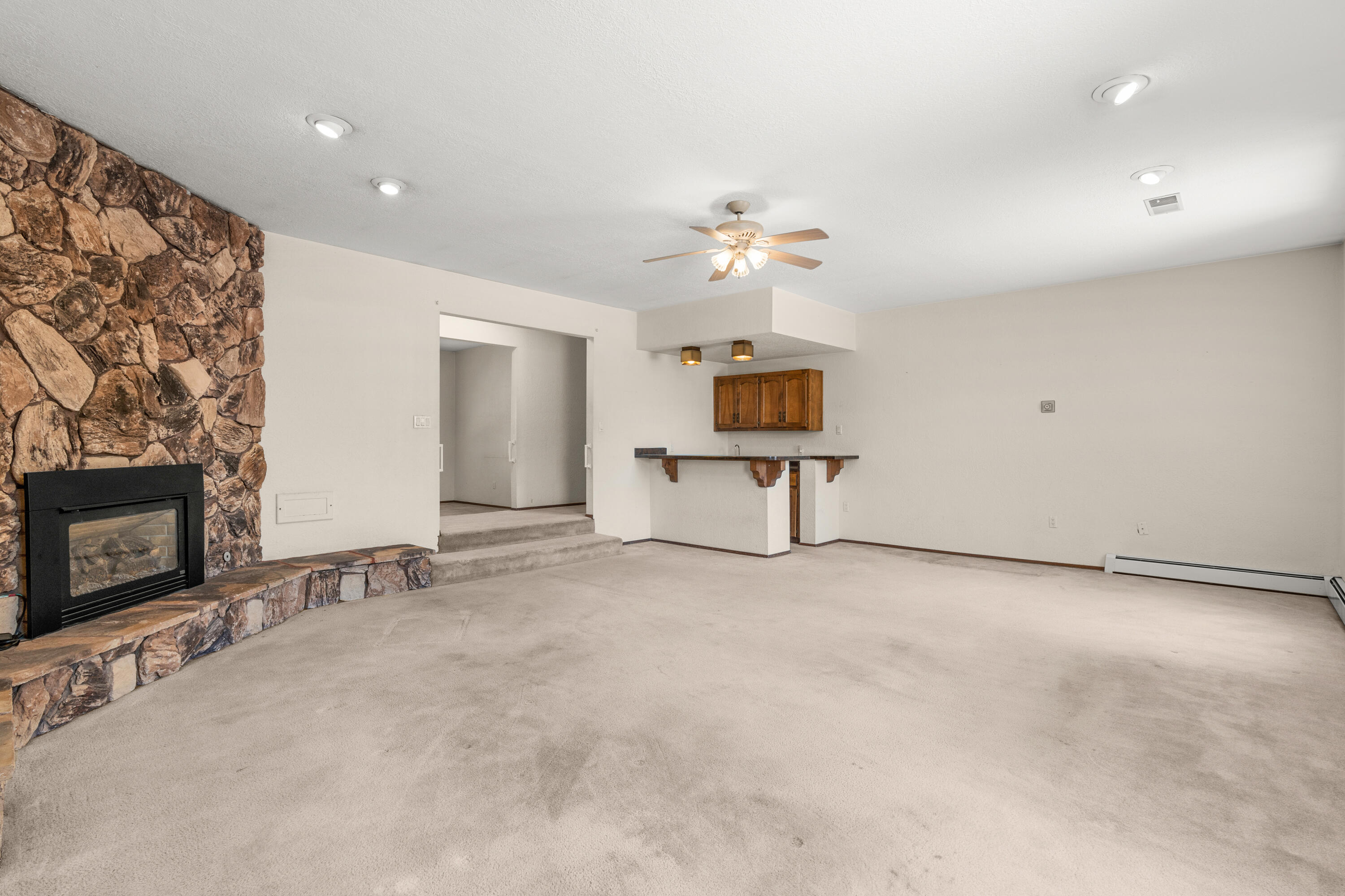 352 ENCHANTED VALLEY Road NW