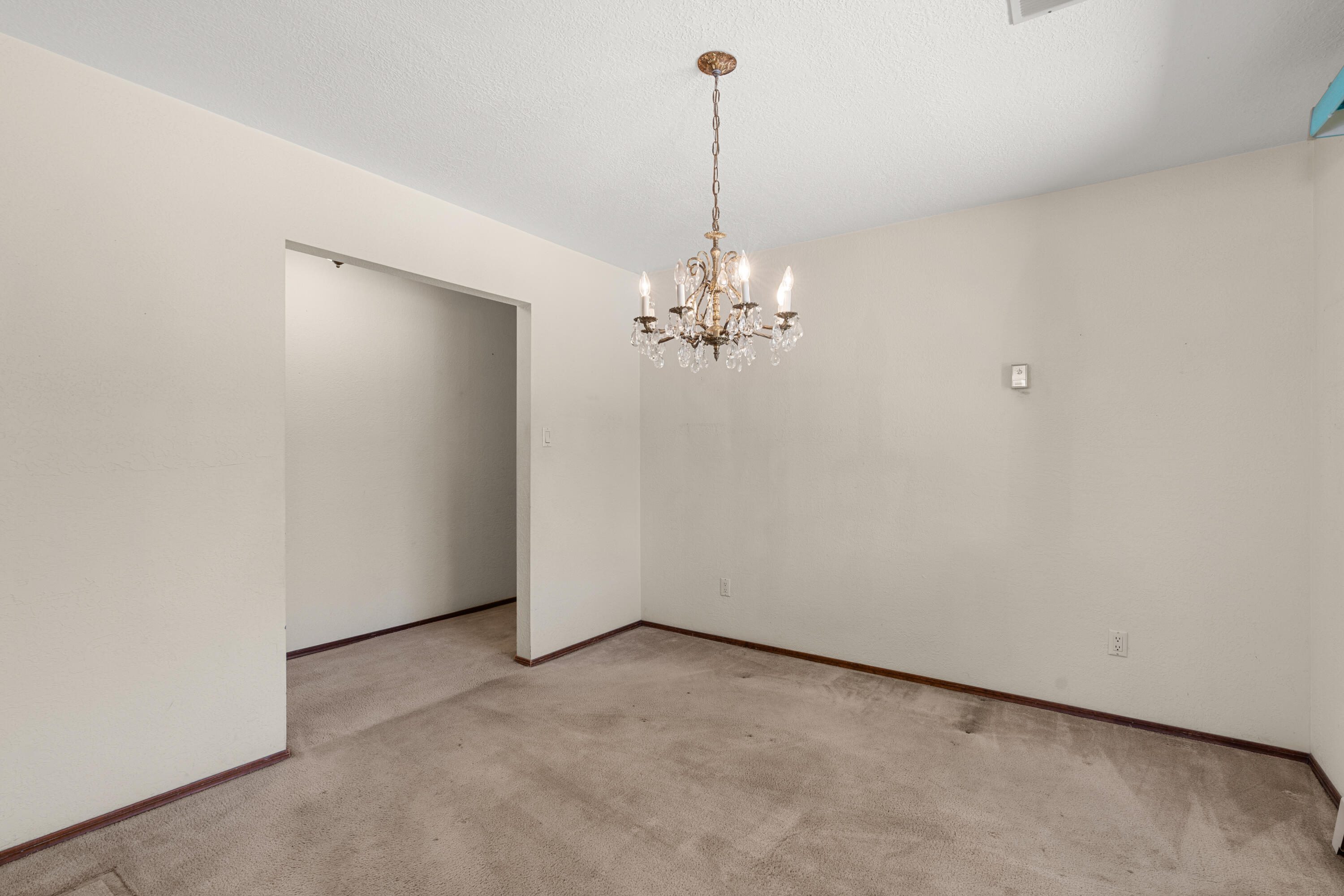 352 ENCHANTED VALLEY Road NW