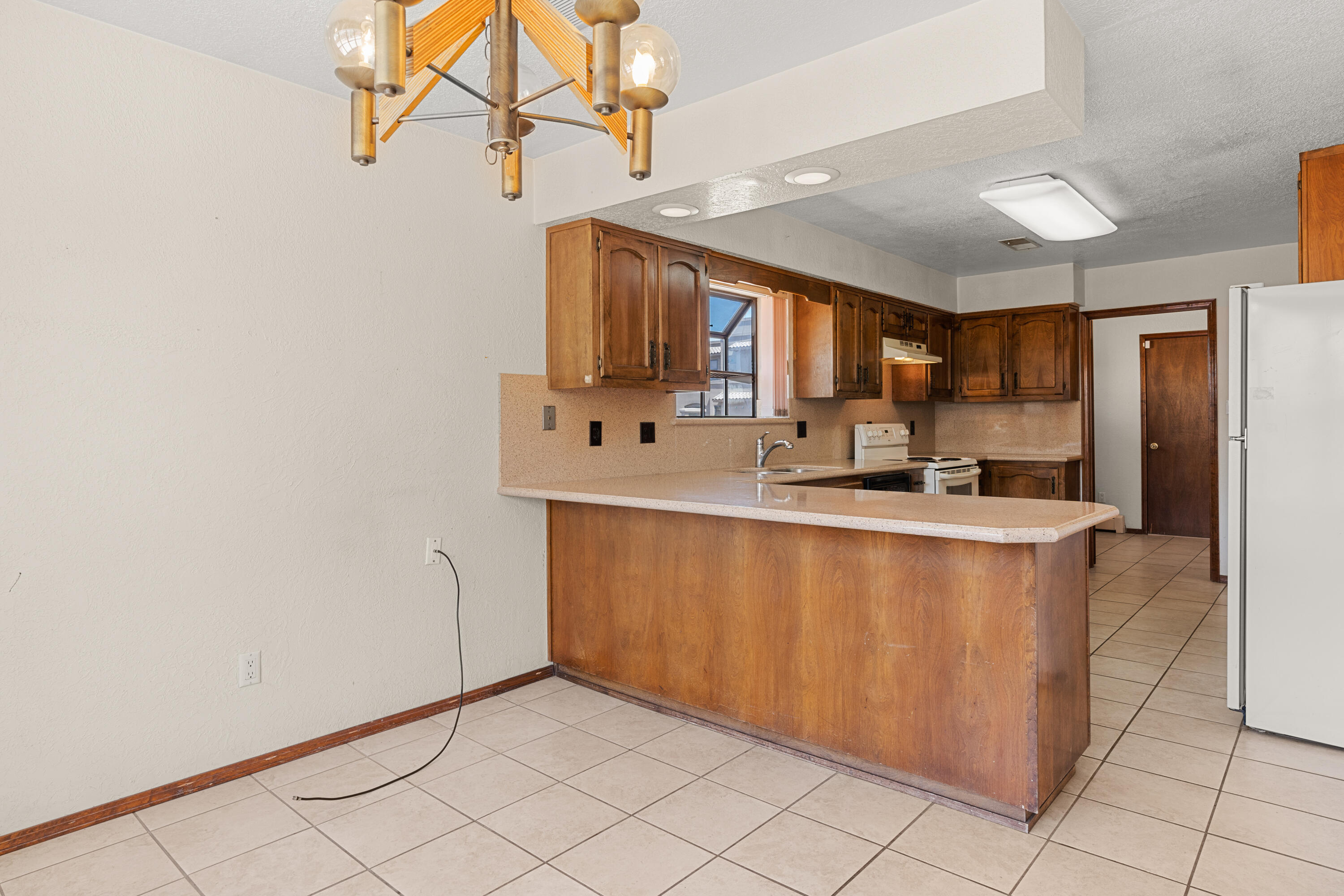 352 ENCHANTED VALLEY Road NW