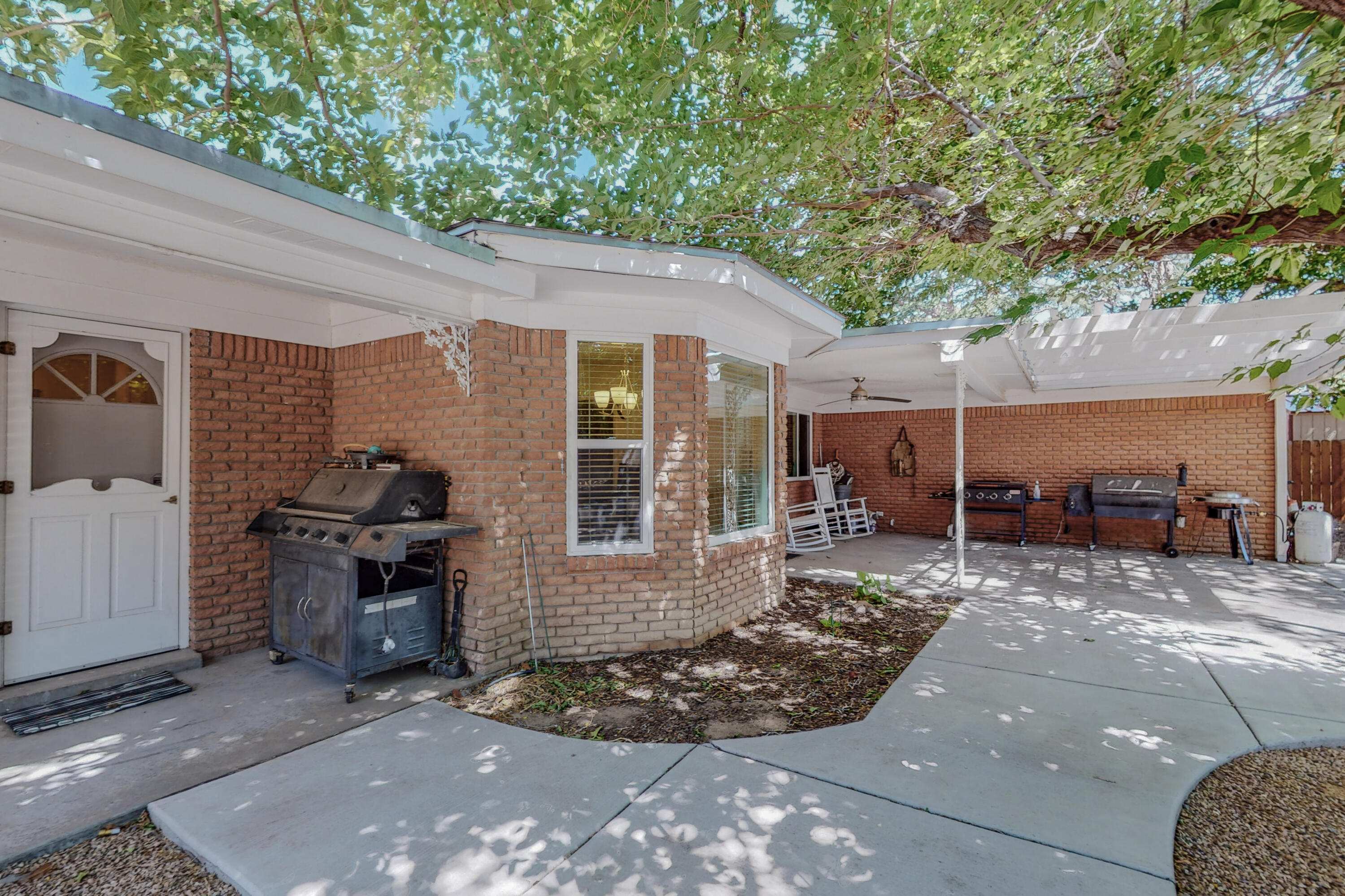 3112 CHARLESTON Street NE