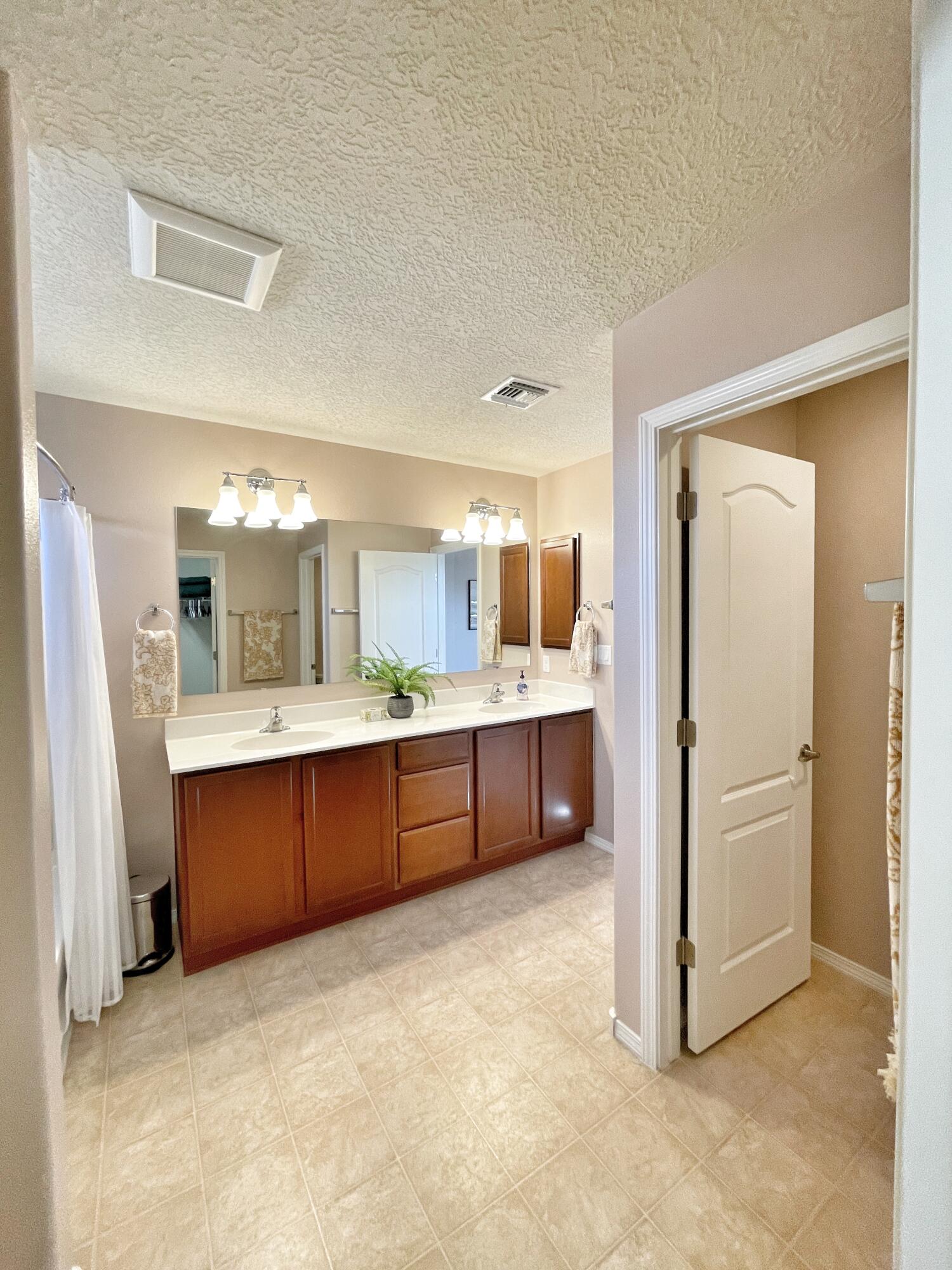 3193 LLANO VISTA Loop NE